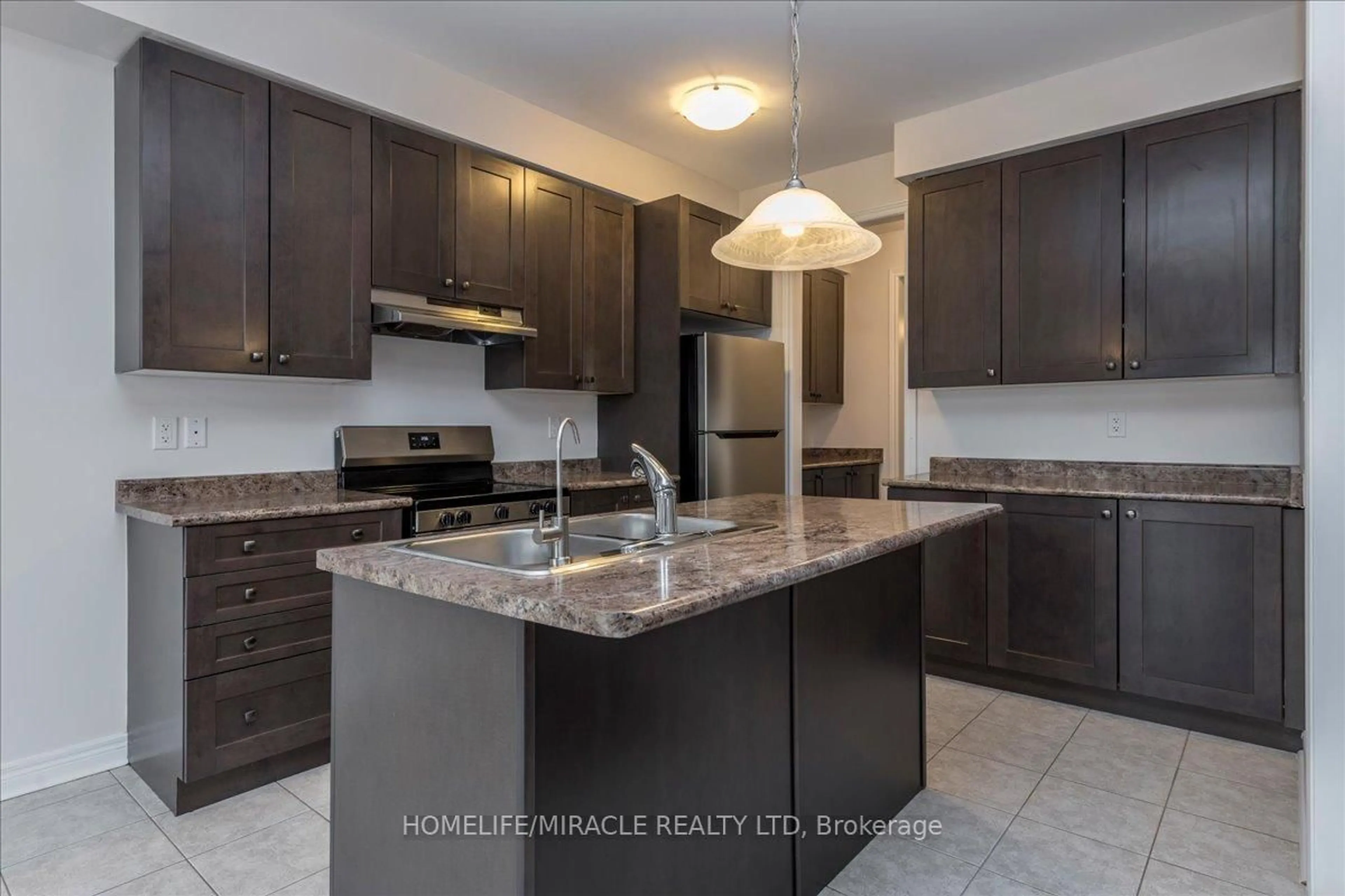 Open concept kitchen, ceramic/tile floor for 73 Sutcliffe Way, New Tecumseth Ontario L9R 0N8