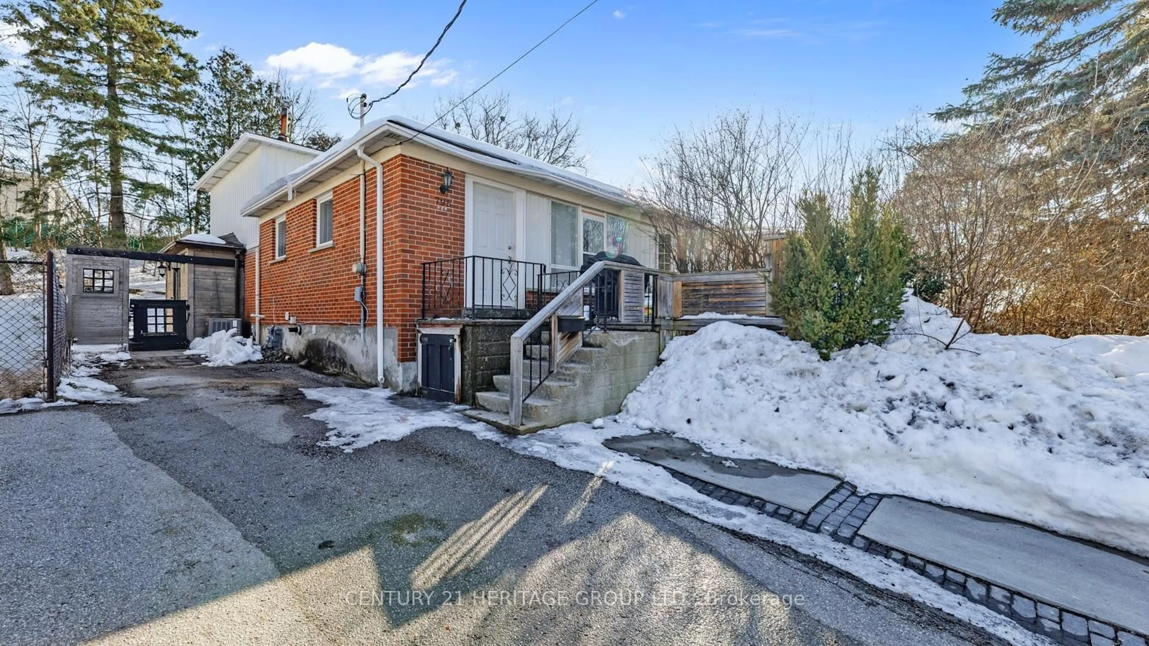 Unknown for 795 Greenfield Cres, Newmarket Ontario L3Y 3B2