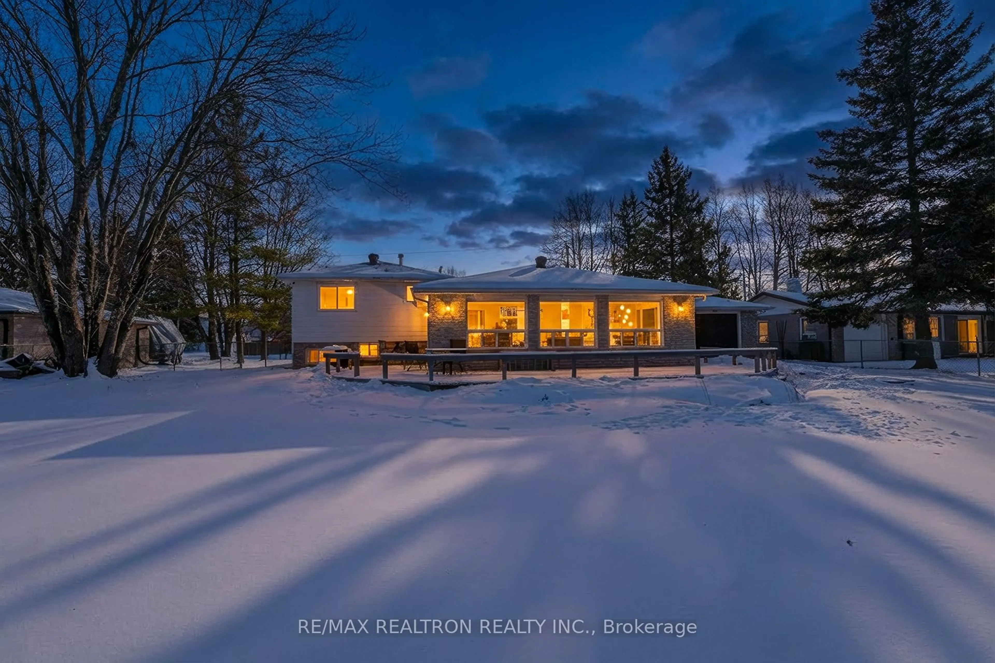 A pic from outside/outdoor area/front of a property/back of a property/a pic from drone, unknown for 66 Lakeland Cres, Richmond Hill Ontario L4E 2Z9
