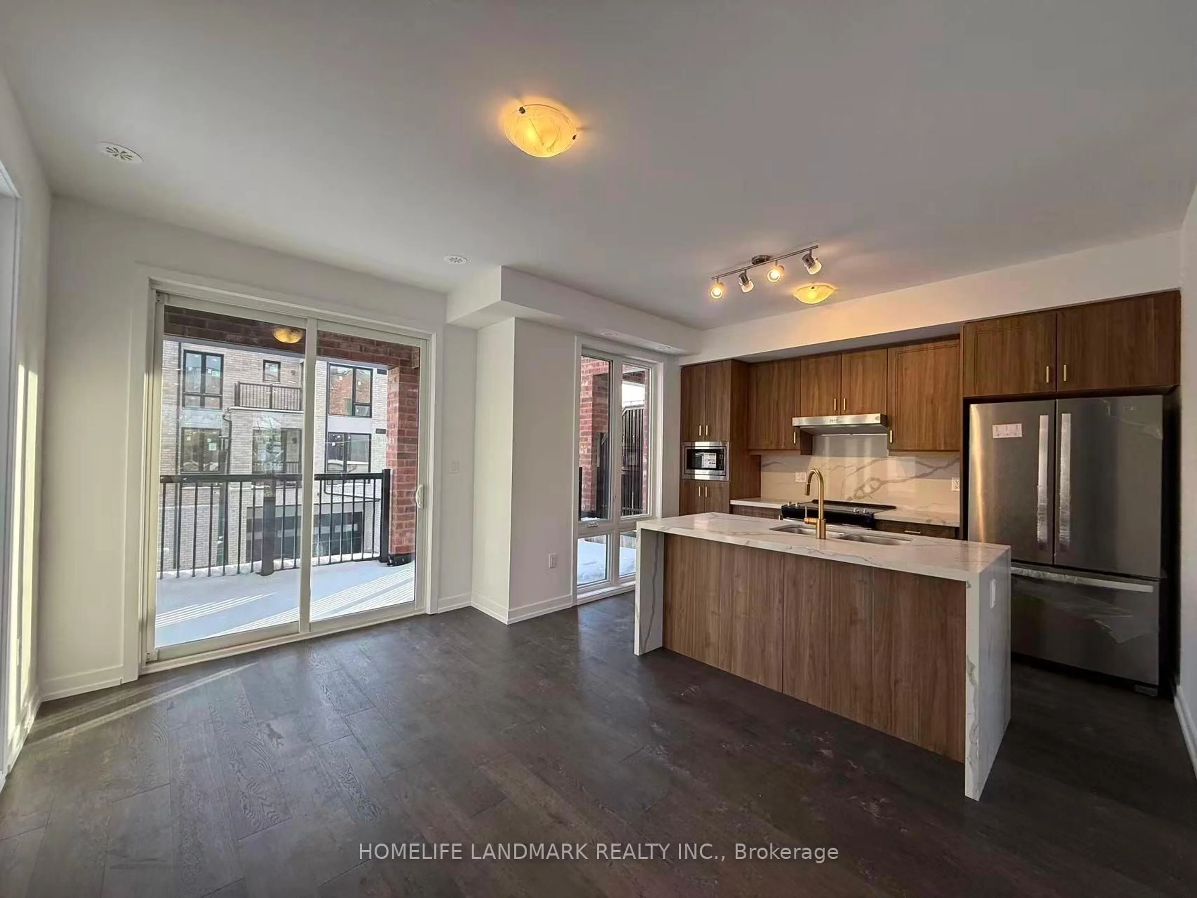 Open concept kitchen, wood/laminate floor for 53 Jefferson Sdrd, Richmond Hill Ontario L4E 1M1