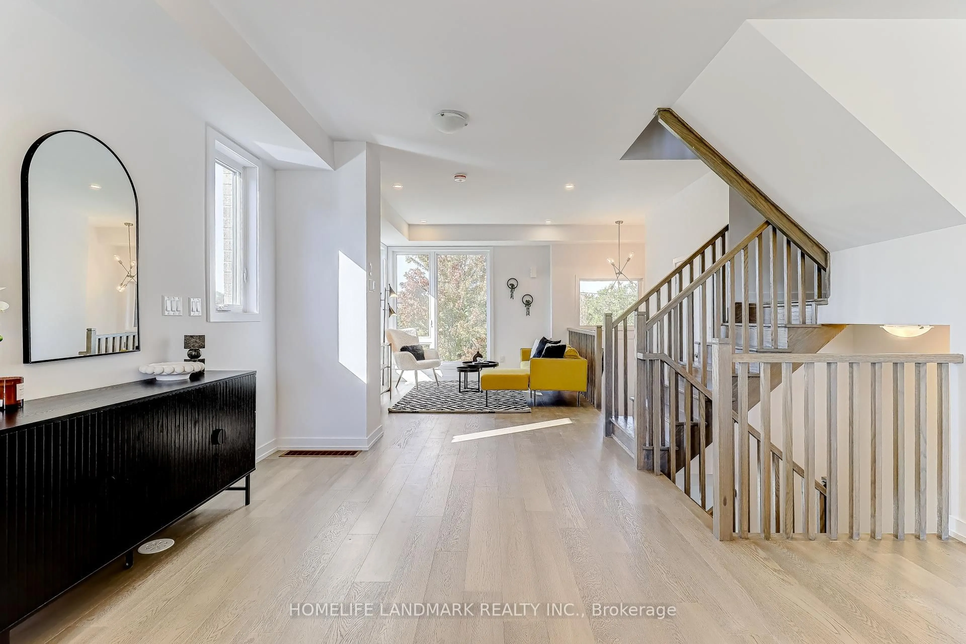 Indoor entryway for 77 Jefferson Sdrd, Richmond Hill Ontario L4E 1M1