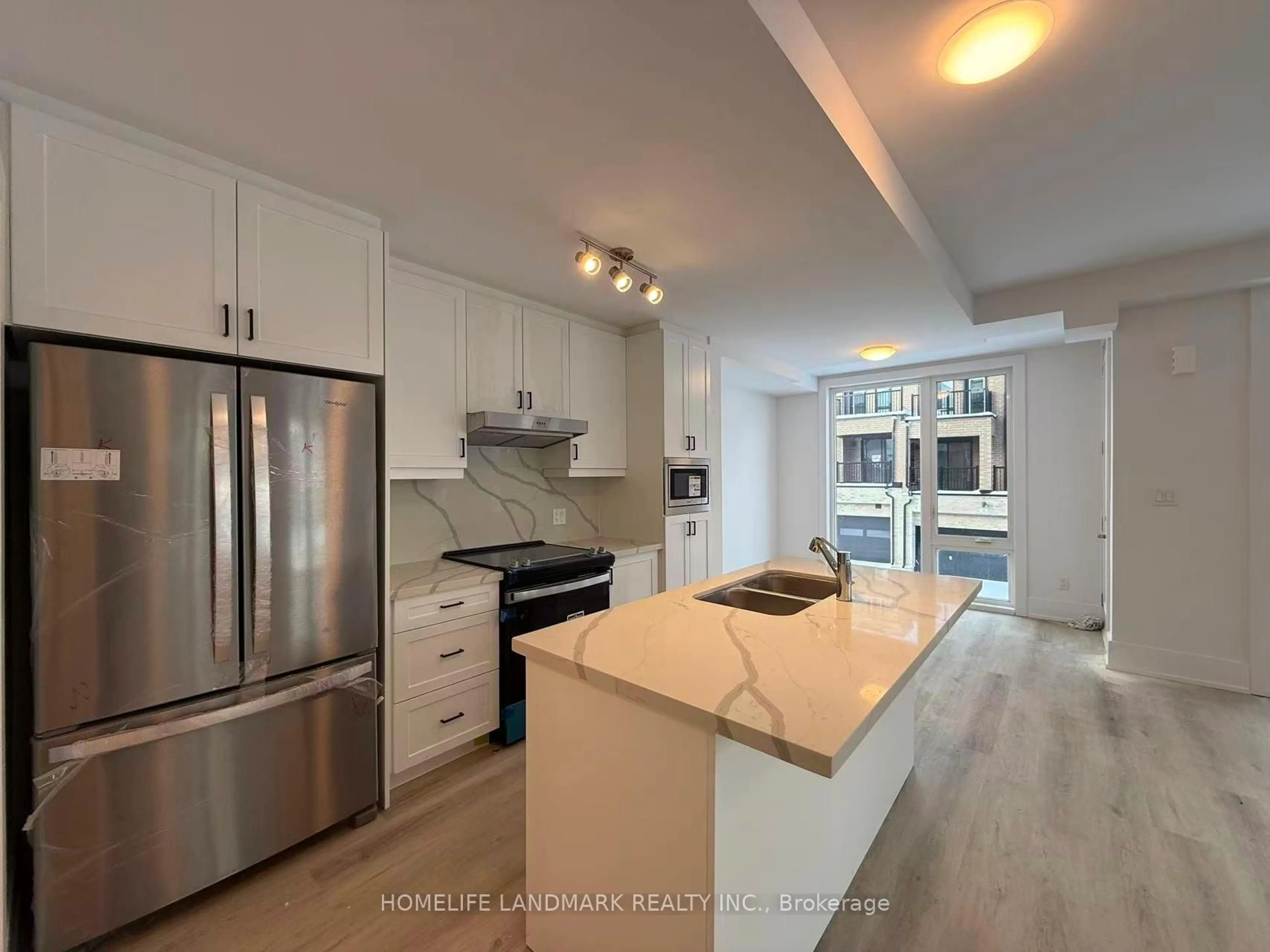 Open concept kitchen, unknown for 11 Kerns Lane, Richmond Hill Ontario L4E 1M1