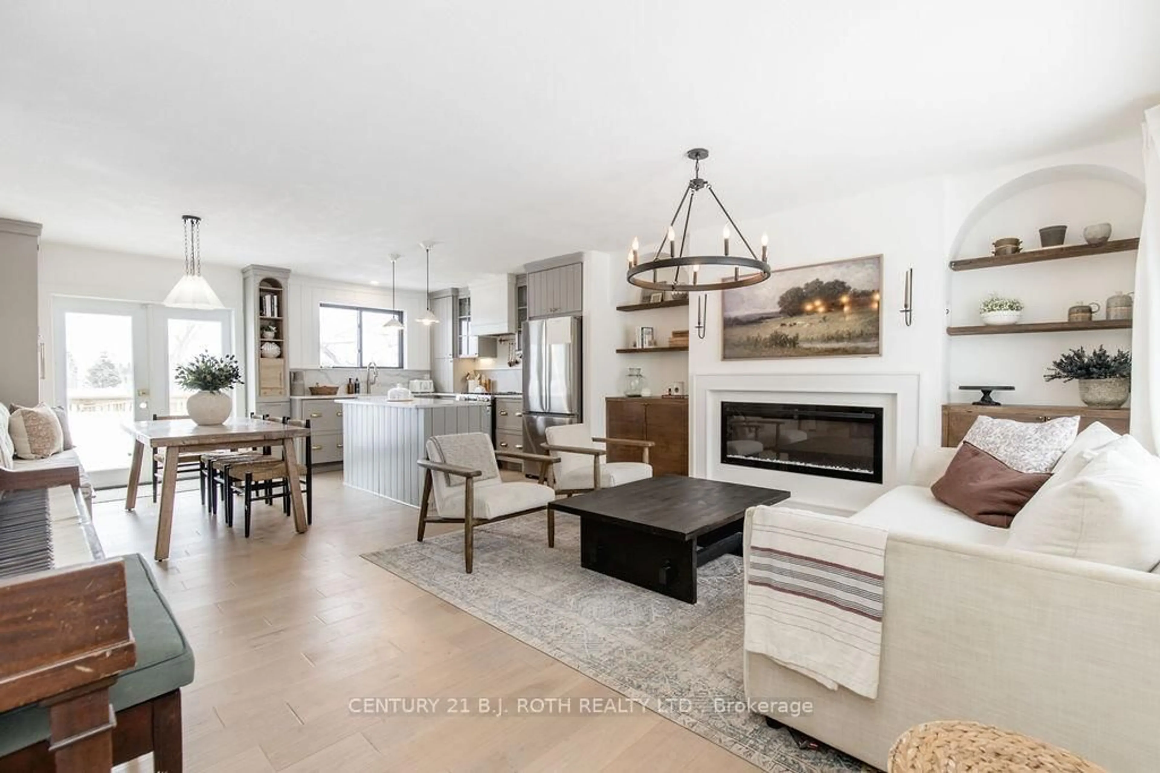 Open concept kitchen, unknown for 7845 YONGE St, Innisfil Ontario L9S 1K8