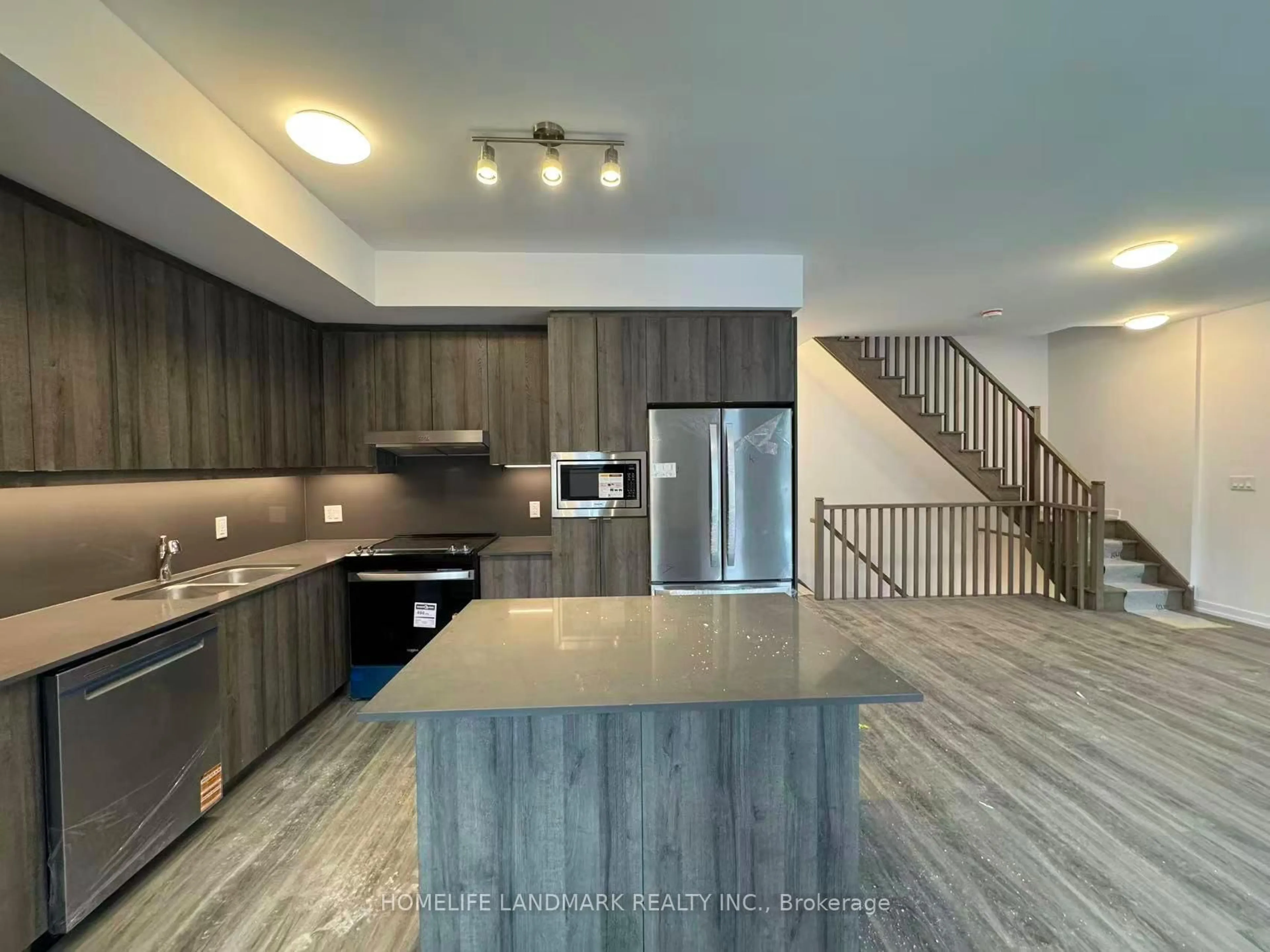 Open concept kitchen, unknown for 15 Kerns Lane, Richmond Hill Ontario L4E 1M1