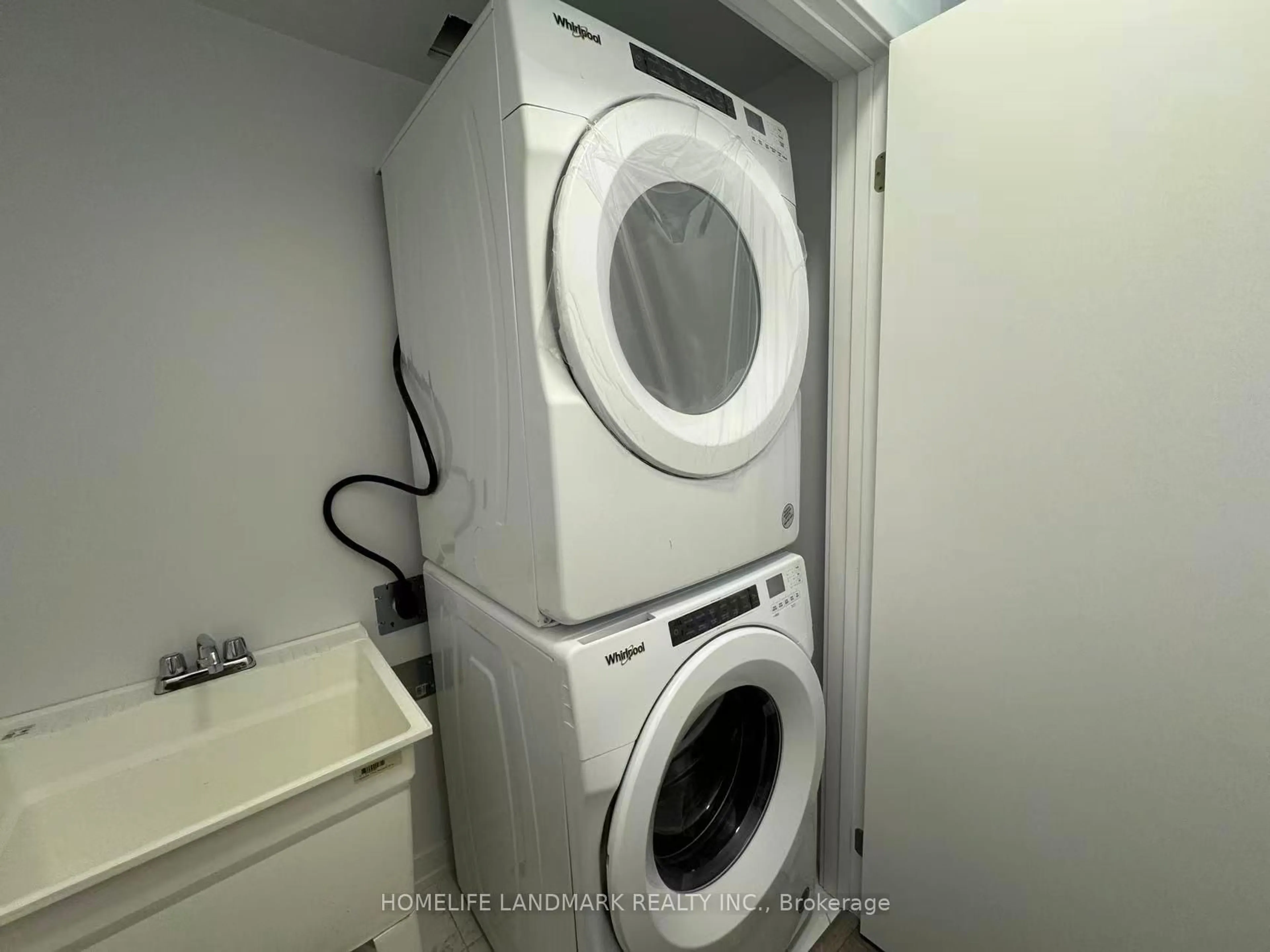 Laundry room for 15 Kerns Lane, Richmond Hill Ontario L4E 1M1