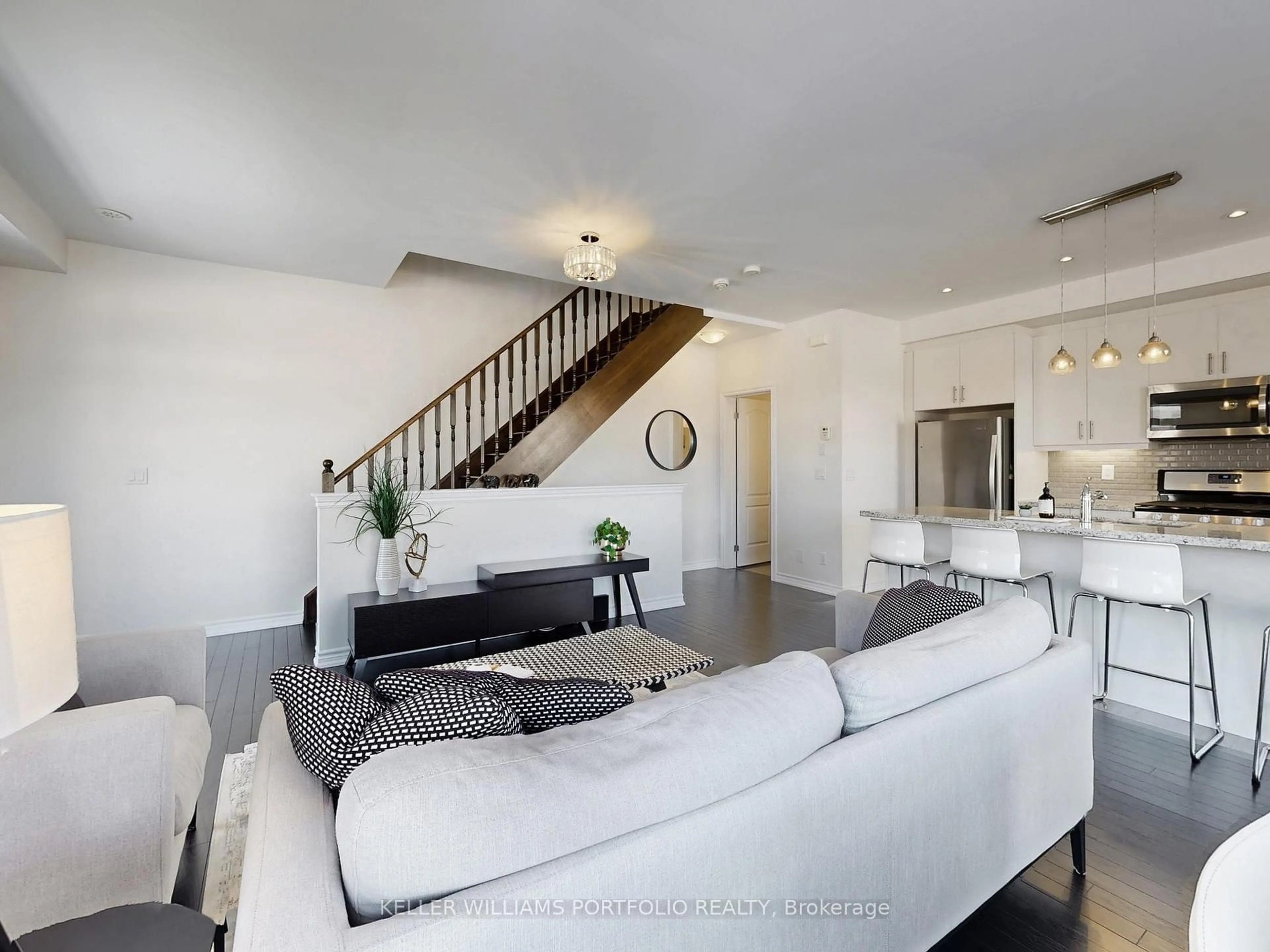 Living room with furniture, unknown for 53 Blackpool Lane, East Gwillimbury Ontario L9N 0R7