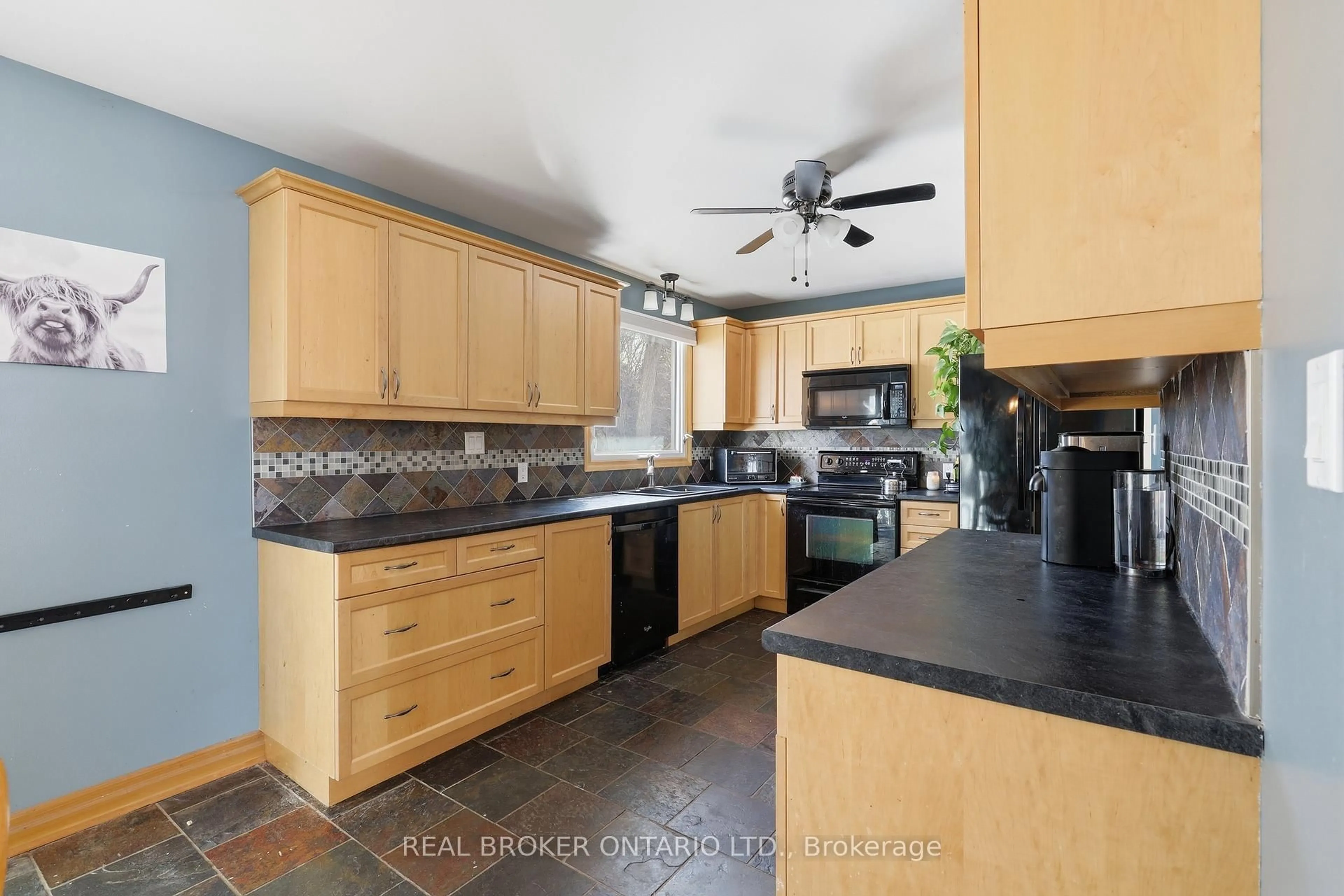 Standard kitchen, ceramic/tile floor for 9 Pine Park Blvd, Adjala-Tosorontio Ontario L0M 1J0