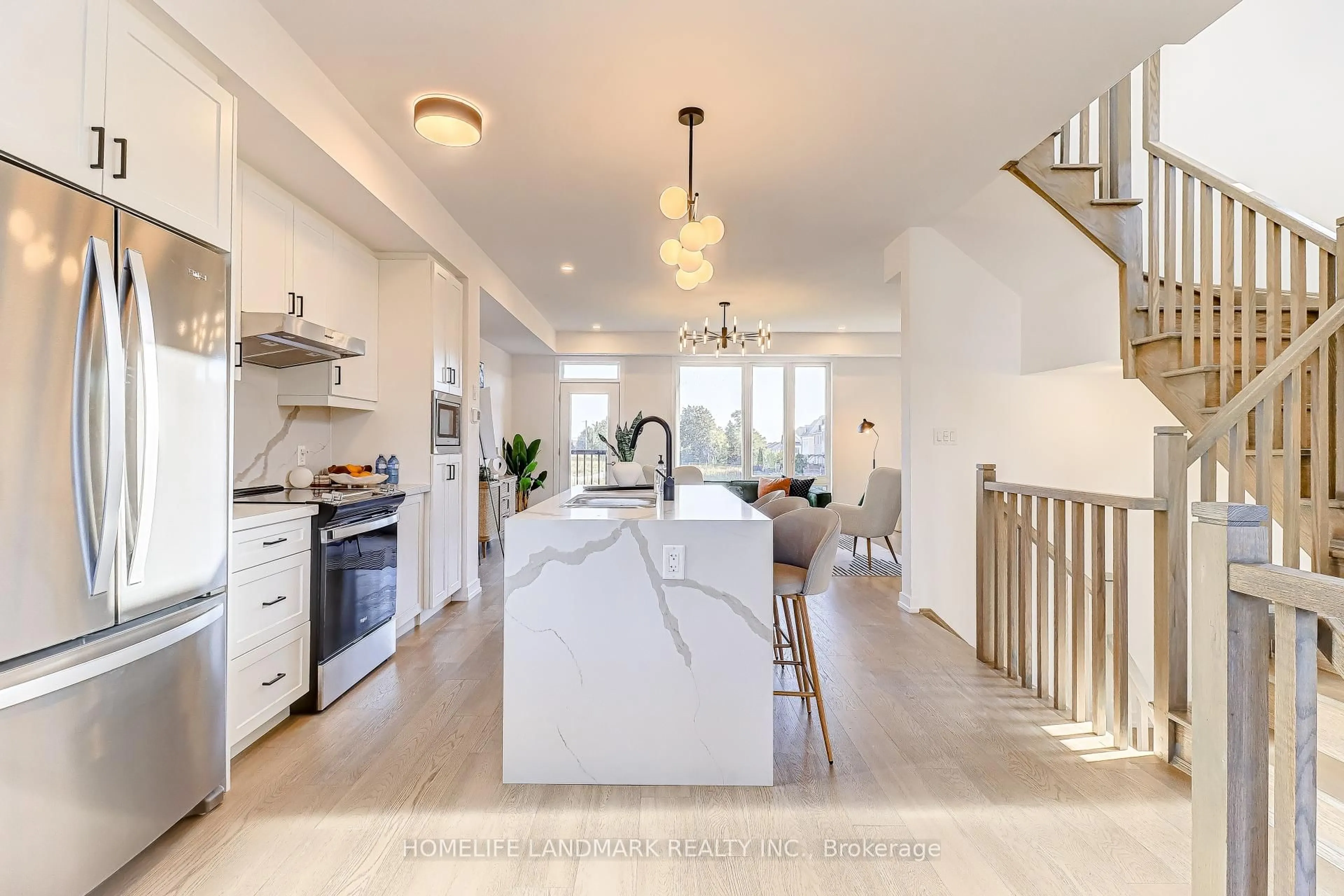 Open concept kitchen, ceramic/tile floor for 31 Bancroft Lane, Richmond Hill Ontario L4E 1M1