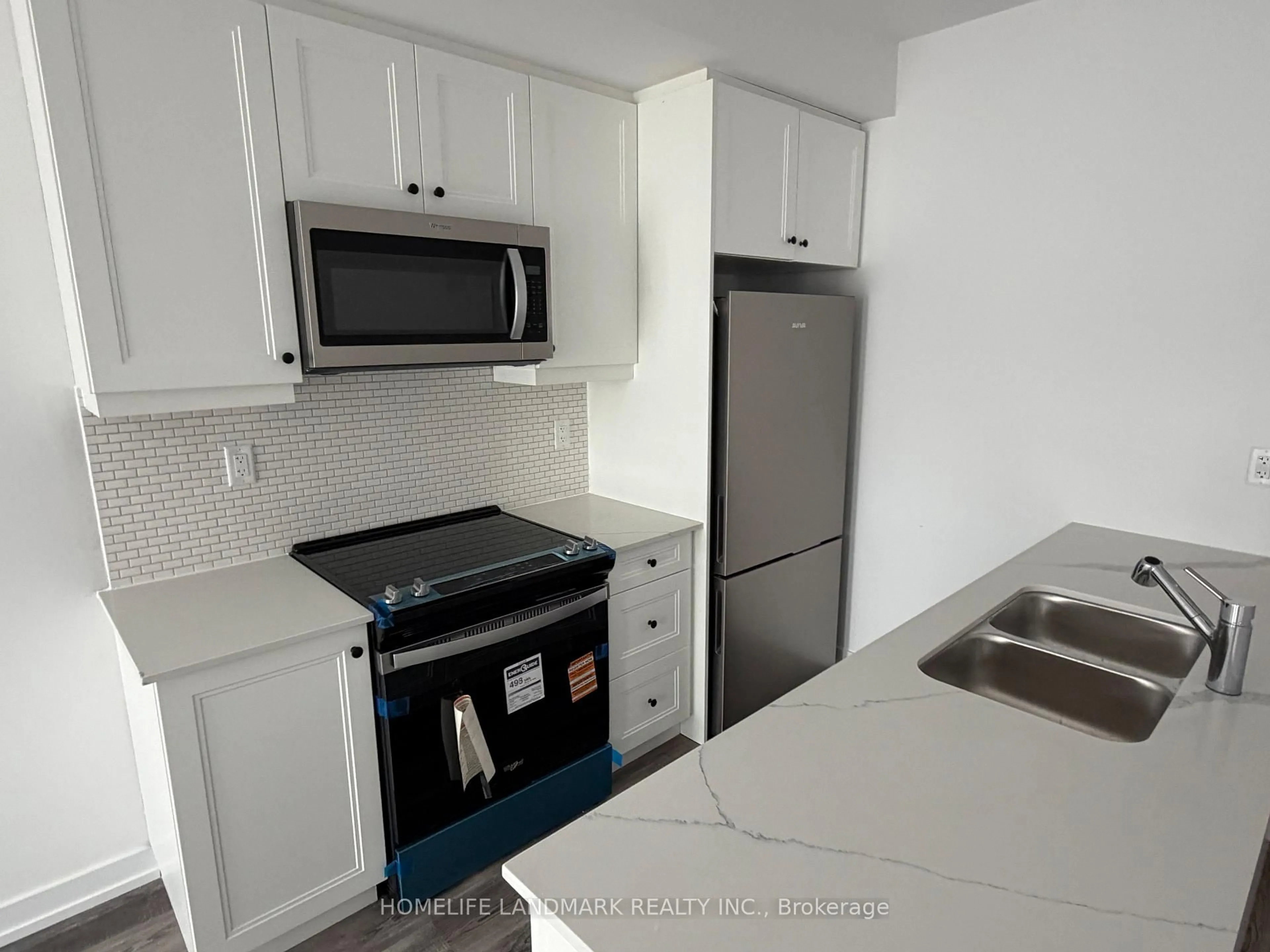 Standard kitchen, unknown for 51 Jefferson Sdrd #102, Richmond Hill Ontario L4E 1M1