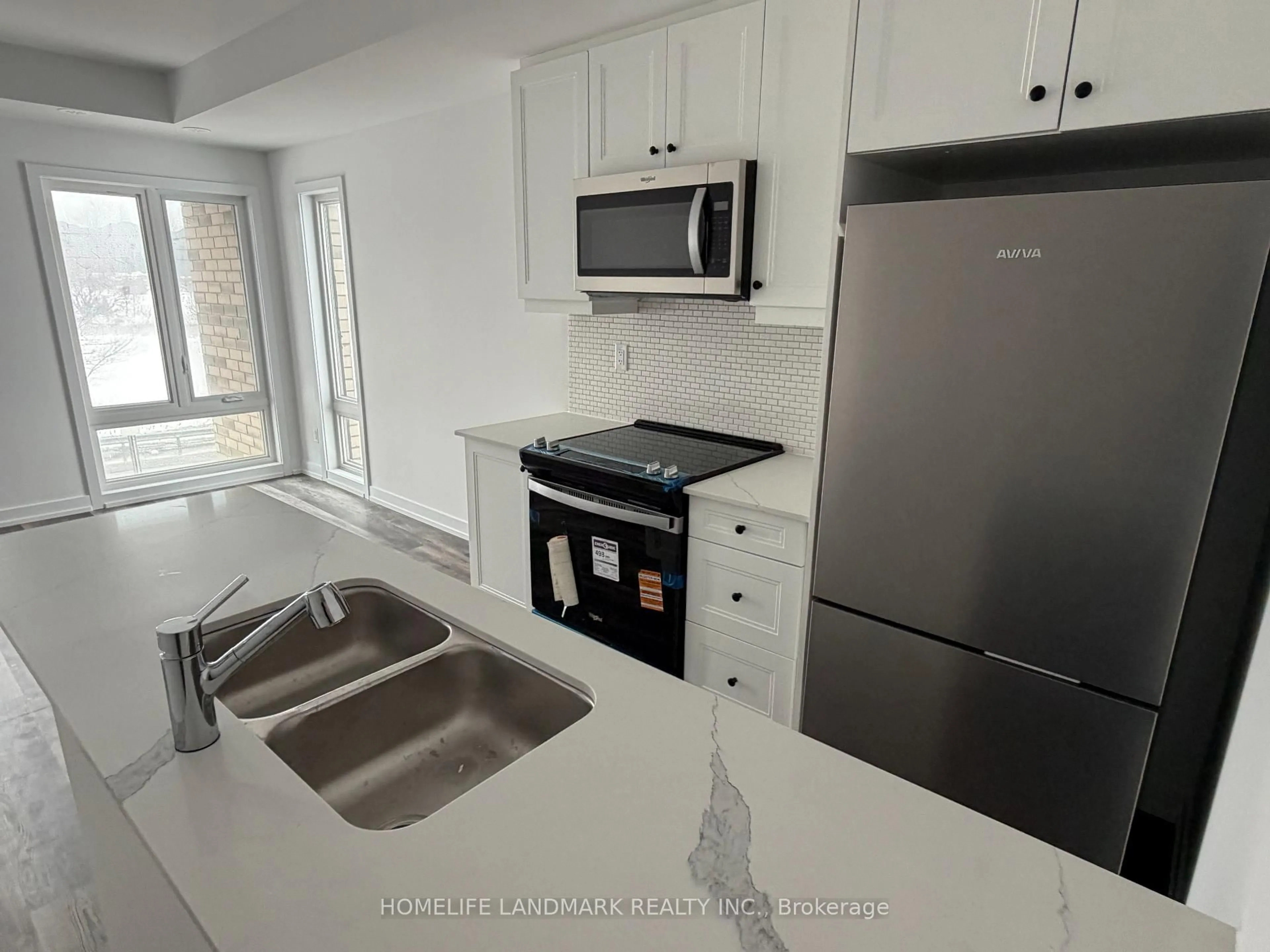 Standard kitchen, unknown for 51 Jefferson Sdrd #102, Richmond Hill Ontario L4E 1M1