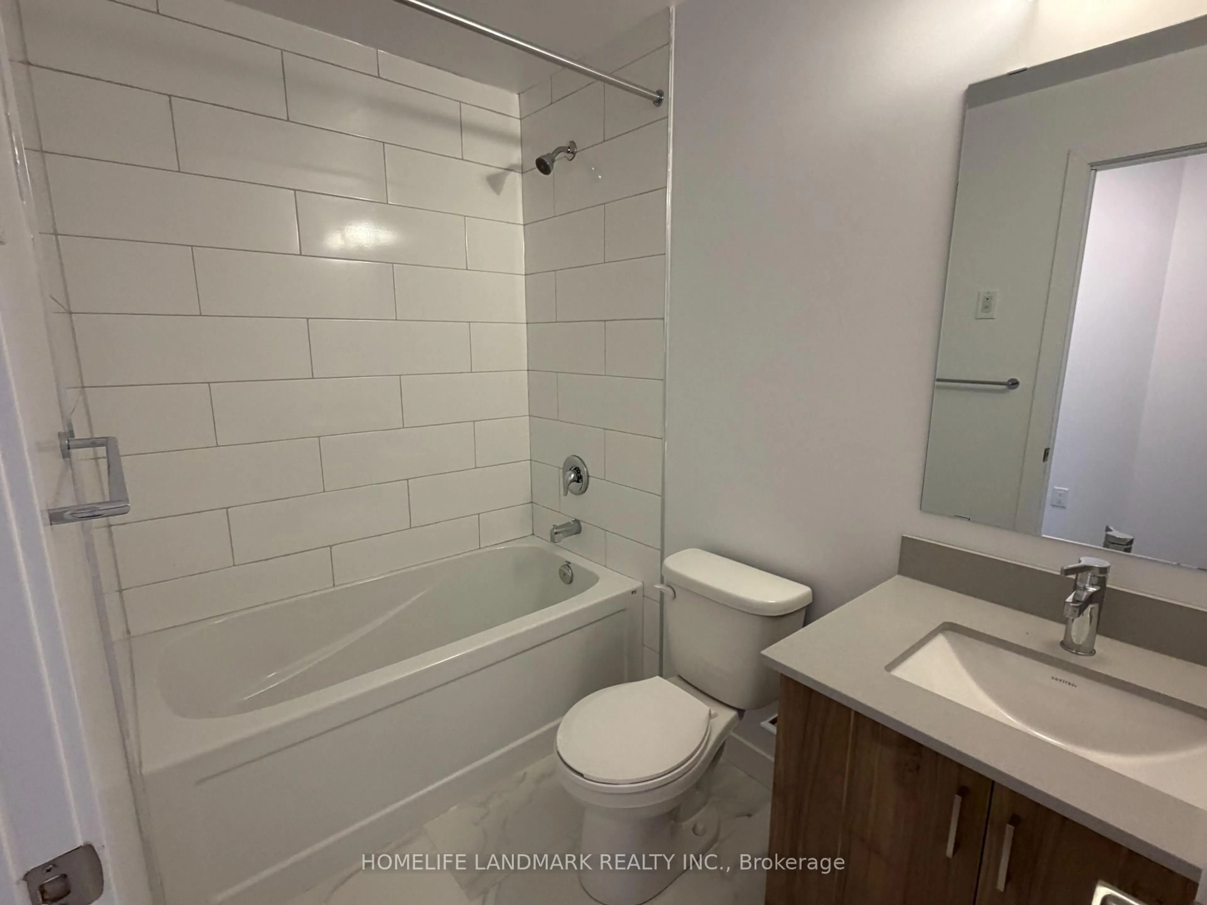 Standard bathroom, ceramic/tile floor for 3 Bancroft Lane #205, Richmond Hill Ontario L4E 1M1