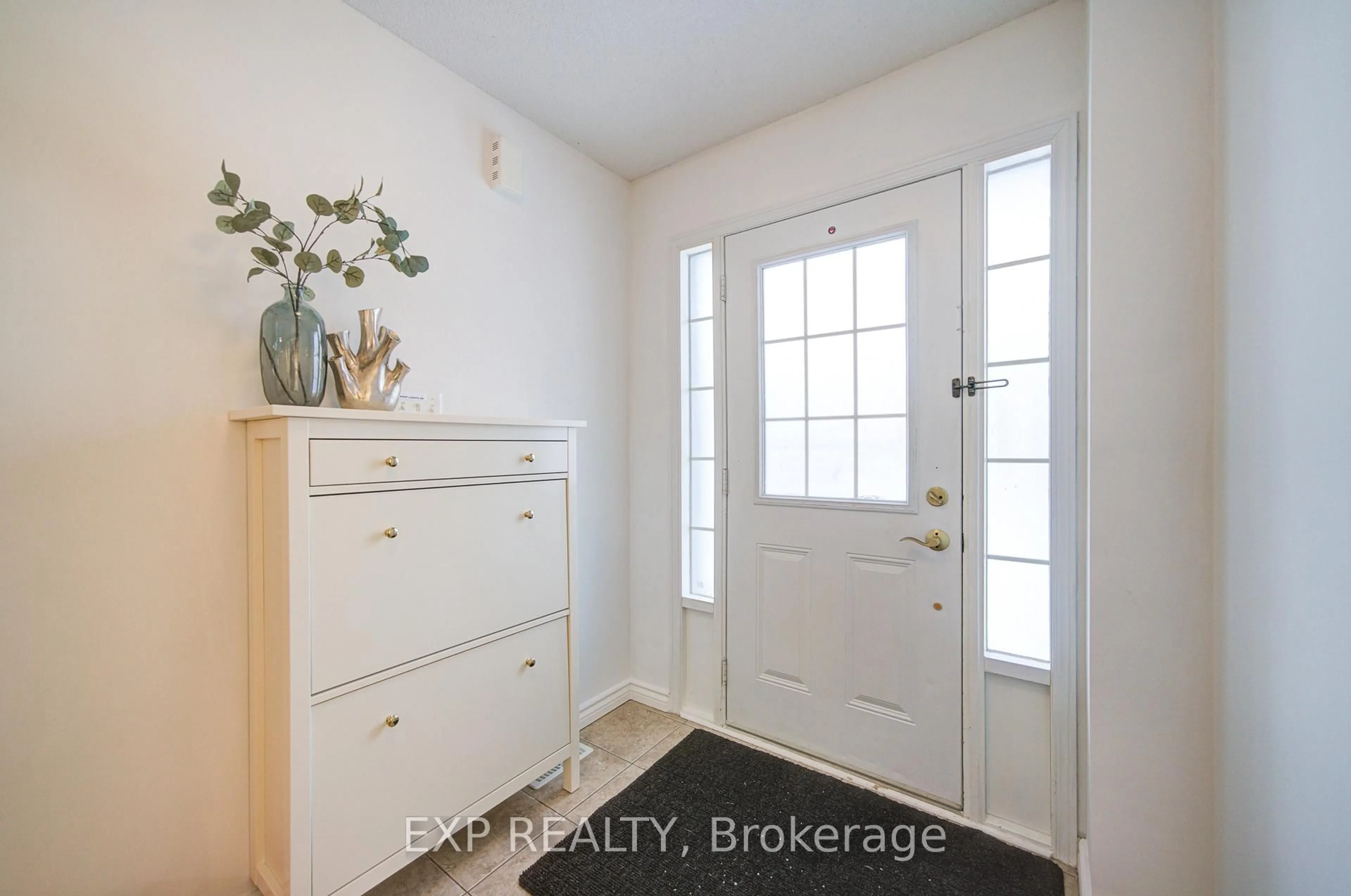 Indoor entryway for 21 Westcliffe Cres, Richmond Hill Ontario L4E 0S1