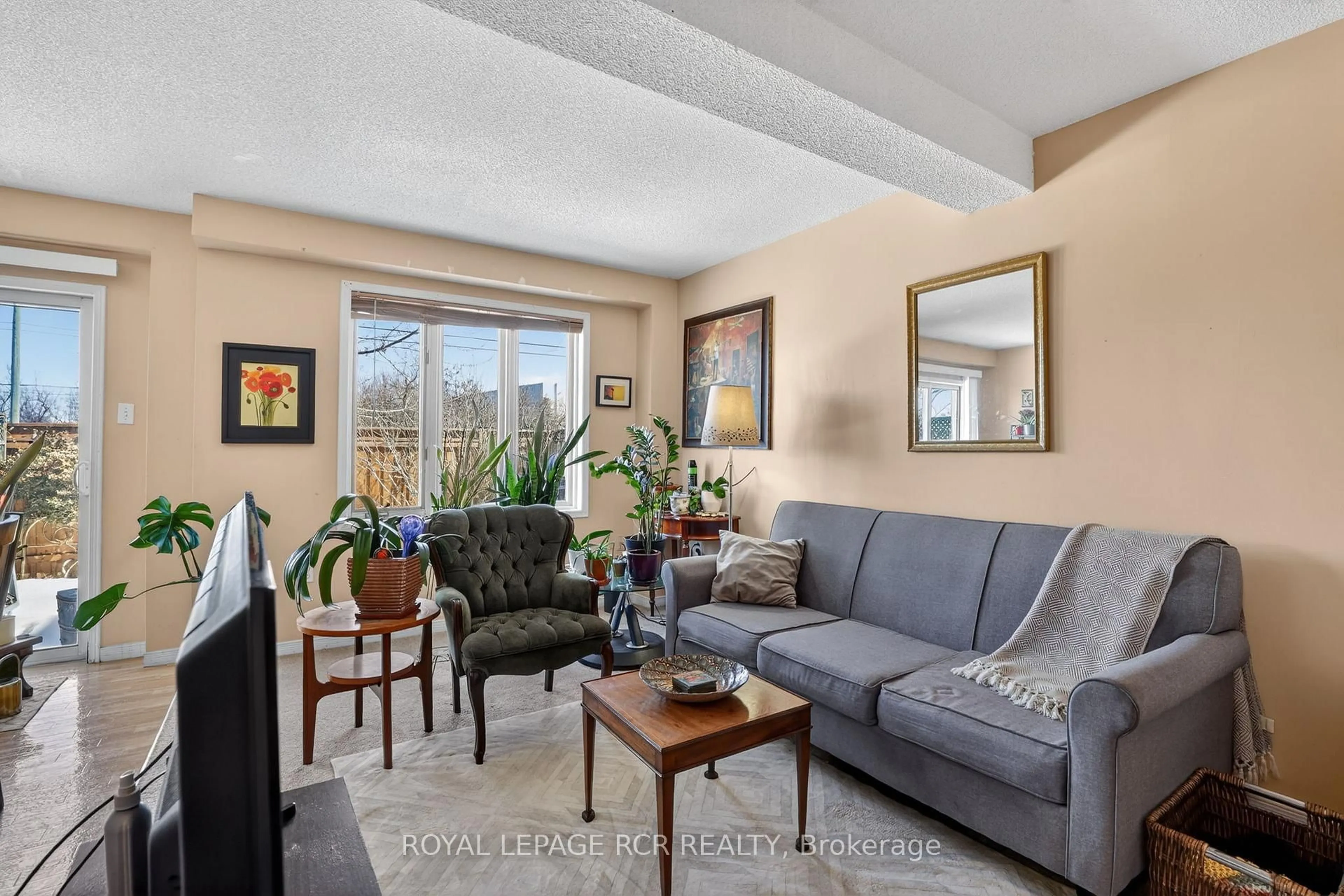 Living room with furniture, unknown for 369 Riddell Crt #10, Newmarket Ontario L3Y 8M8