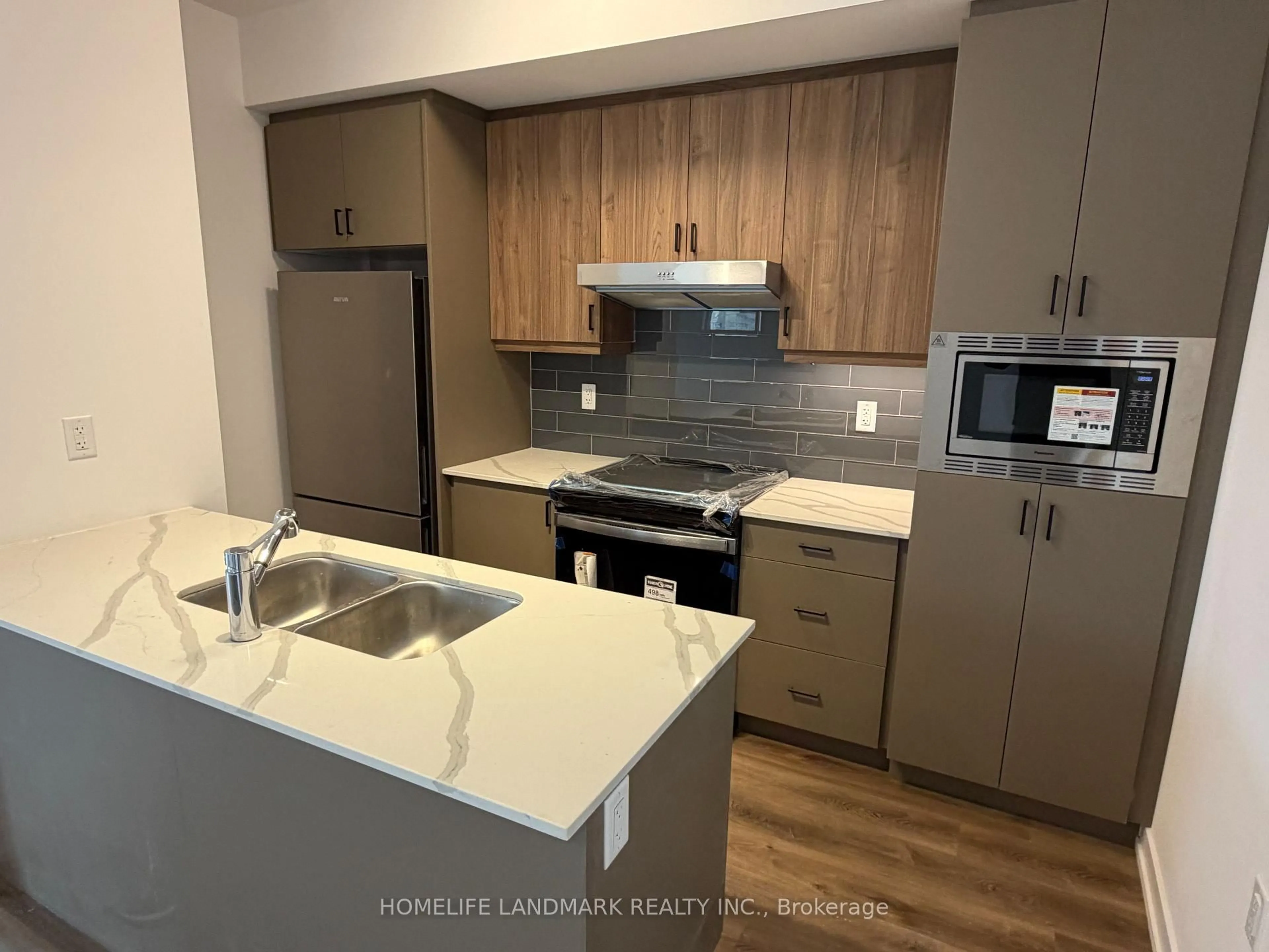 Standard kitchen, unknown for 3 Bancroft Lane #220, Richmond Hill Ontario L4E 1M1