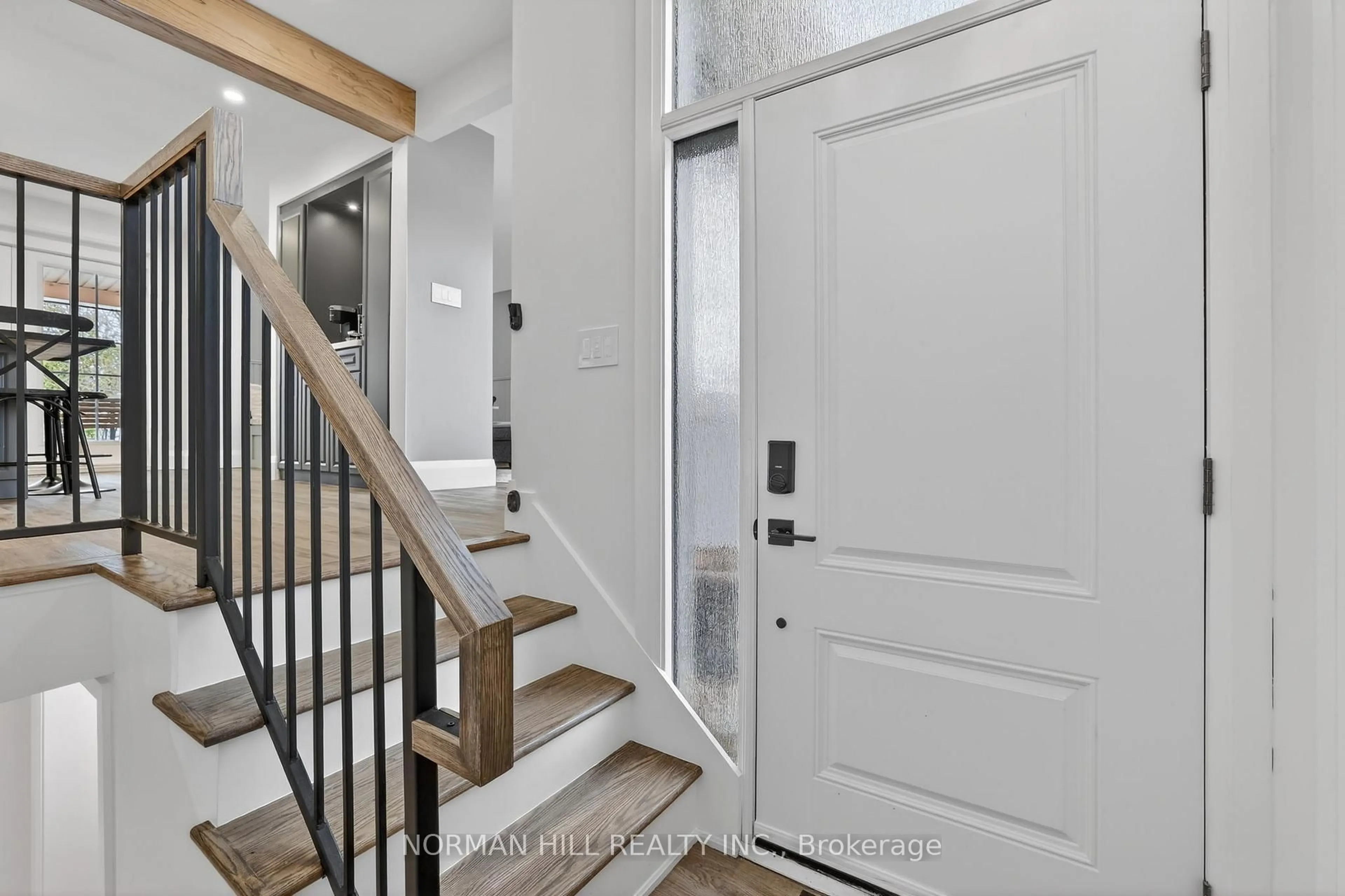 Indoor entryway for 4 Patrick Dr, Aurora Ontario L4G 2A7
