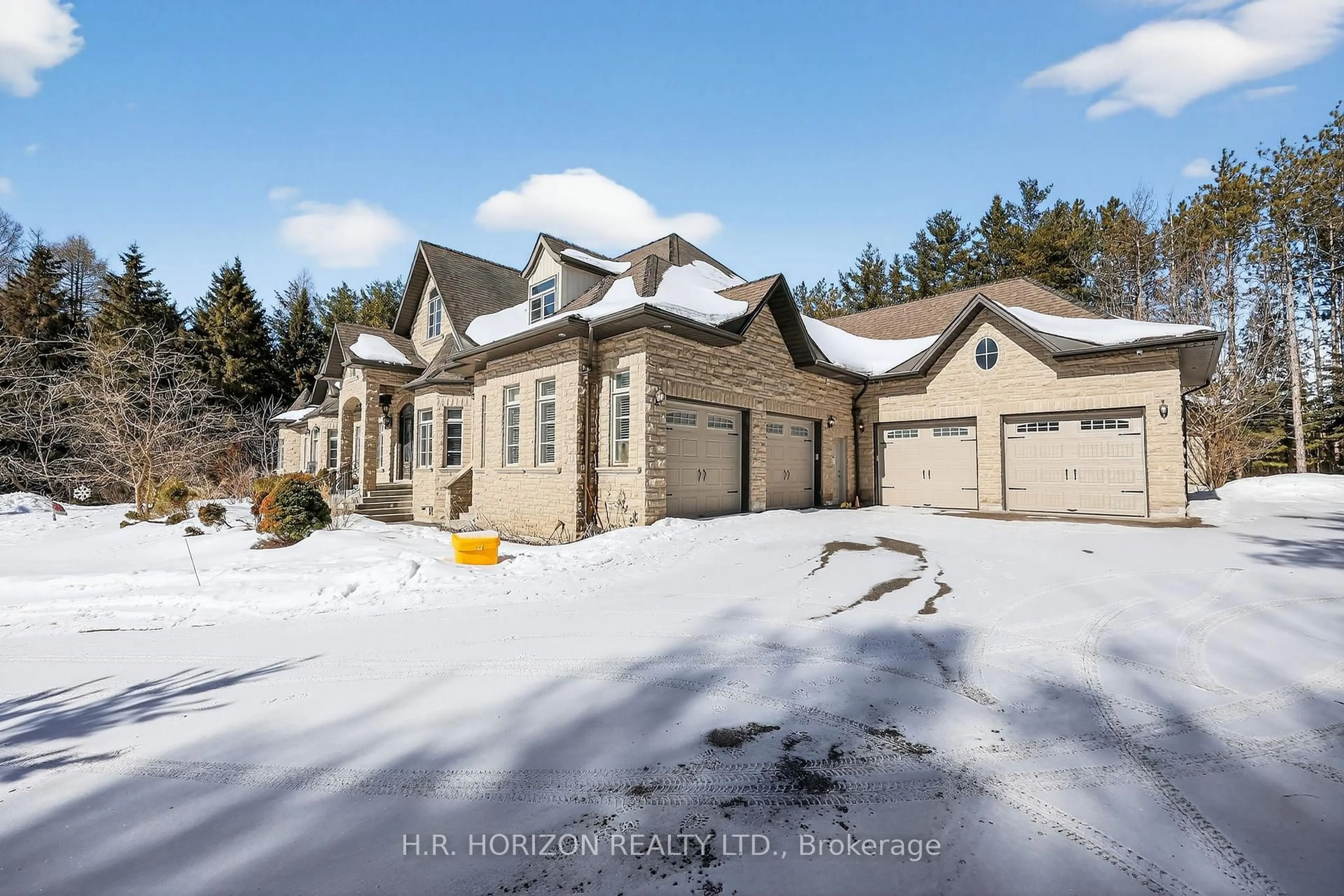 A pic from outside/outdoor area/front of a property/back of a property/a pic from drone, unknown for 13045 Jane St, King Ontario L7B 1A3