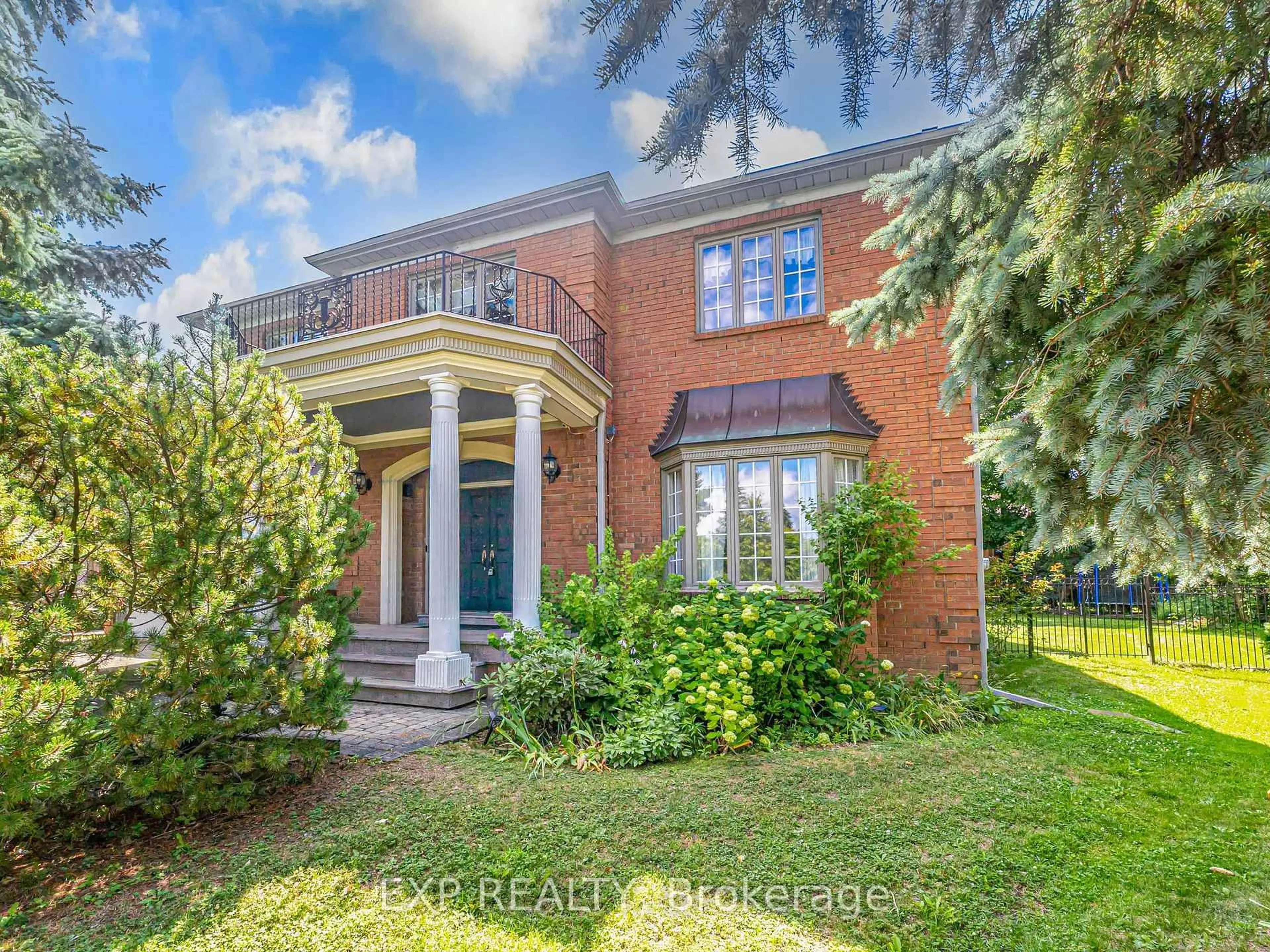 Home with brick exterior material, street for 10 Edmund Cres, Richmond Hill Ontario L4B 2X9
