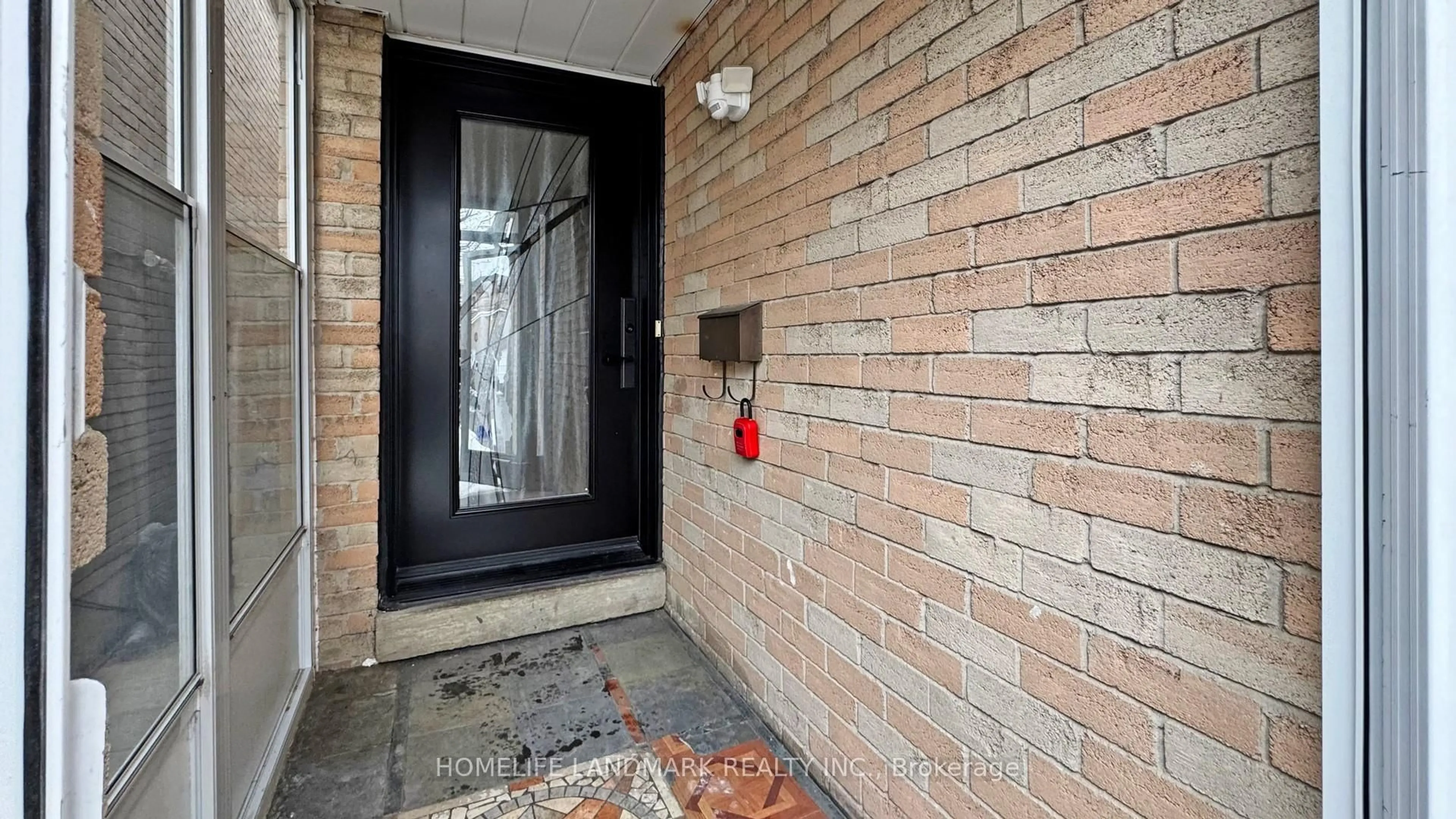 Indoor entryway for 121 Digby Cres, Markham Ontario L3R 7H4
