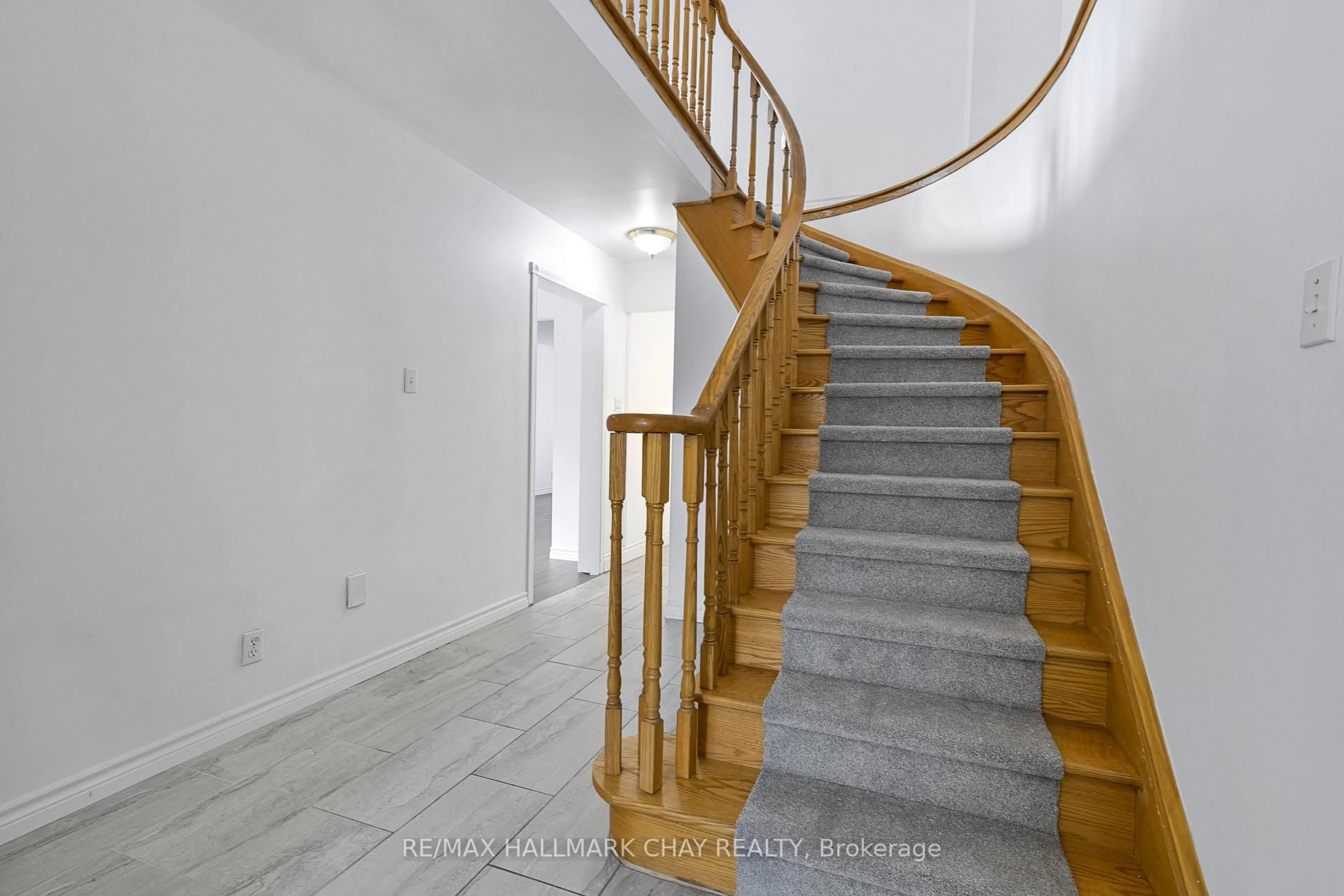 Stairs for 492 Britannia Ave, Bradford West Gwillimbury Ontario L3Z 1A7
