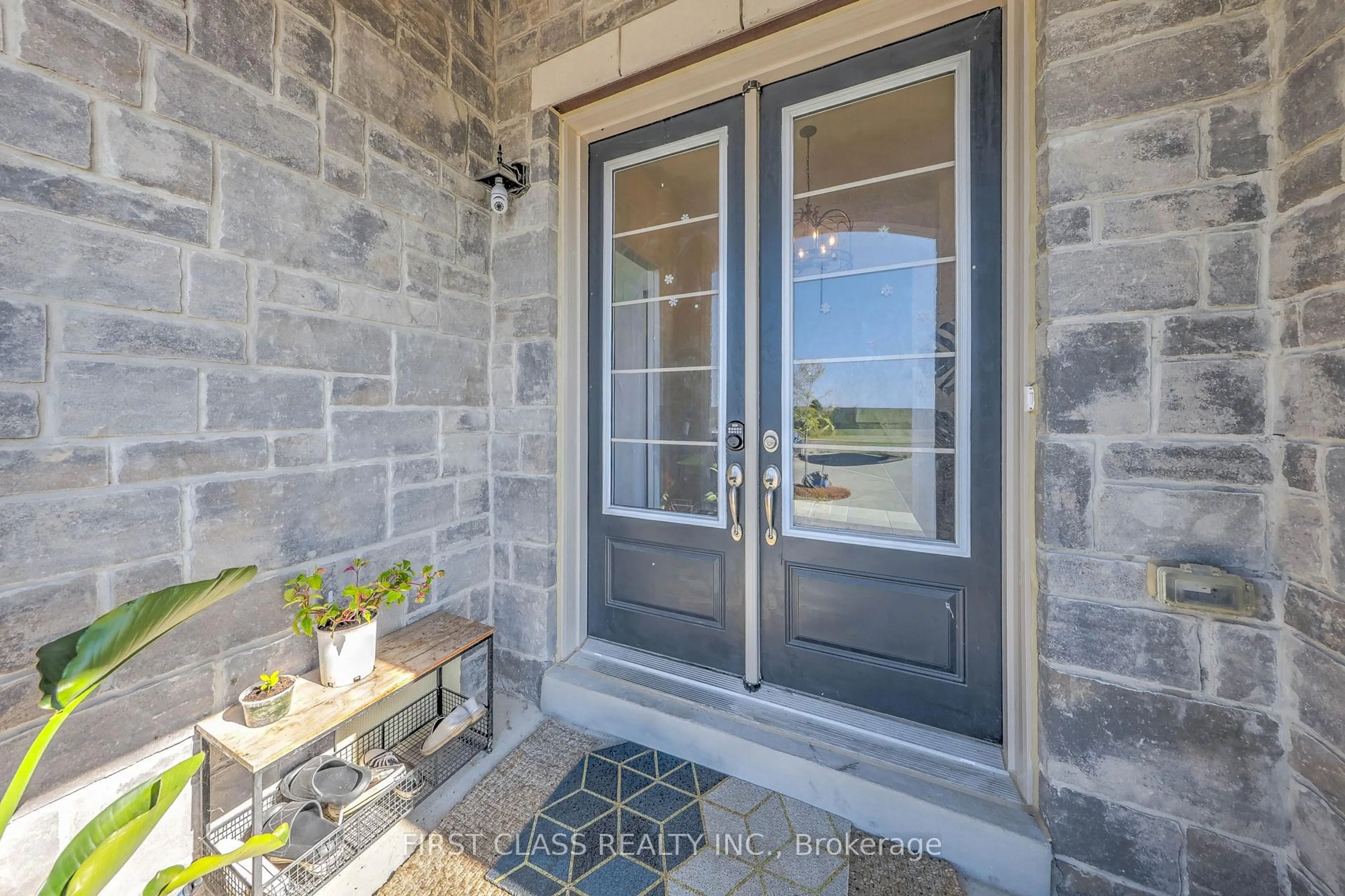 Indoor entryway for 7 Cranley Rd, East Gwillimbury Ontario L9N 0T7