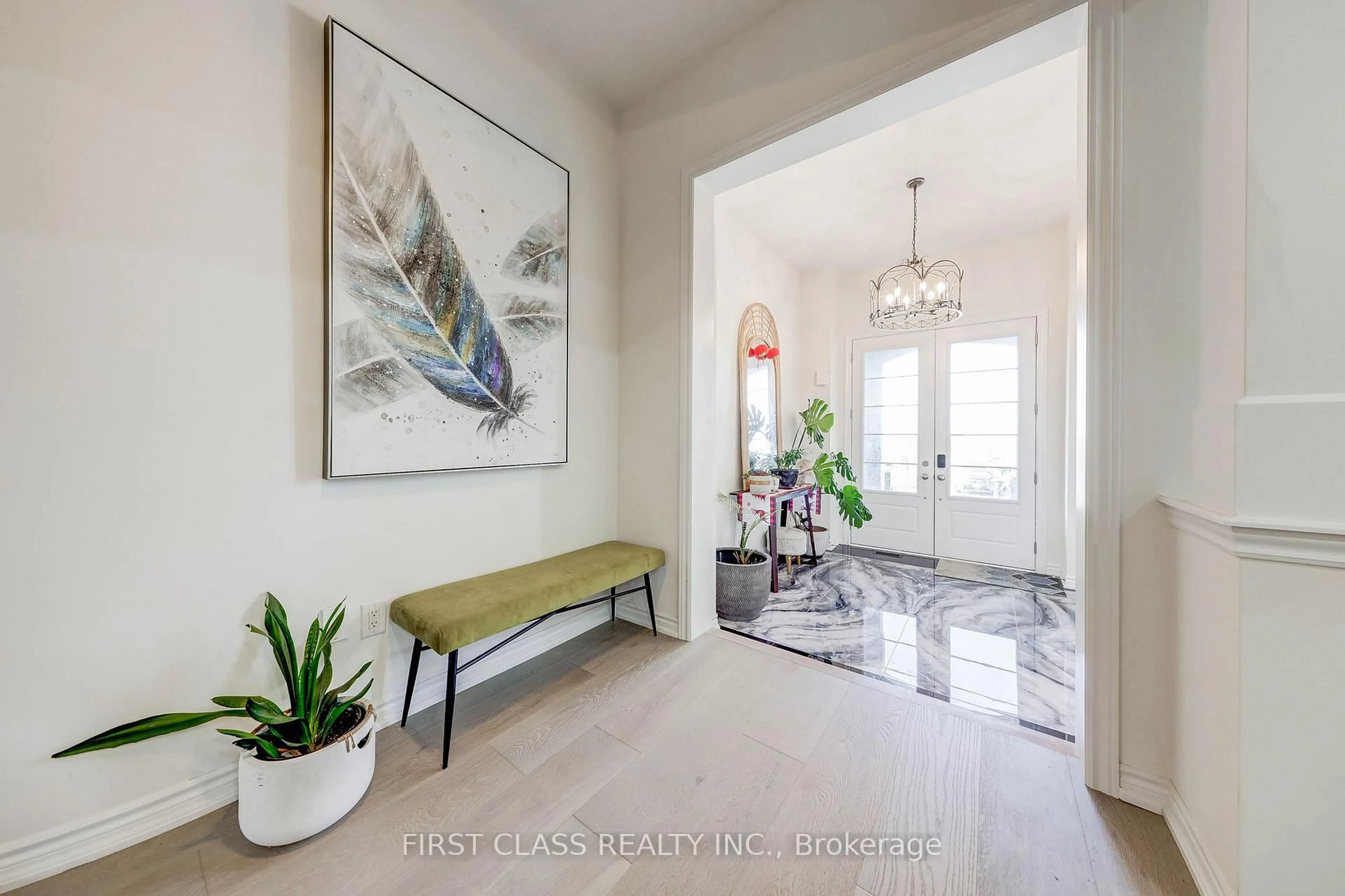 Indoor entryway for 7 Cranley Rd, East Gwillimbury Ontario L9N 0T7