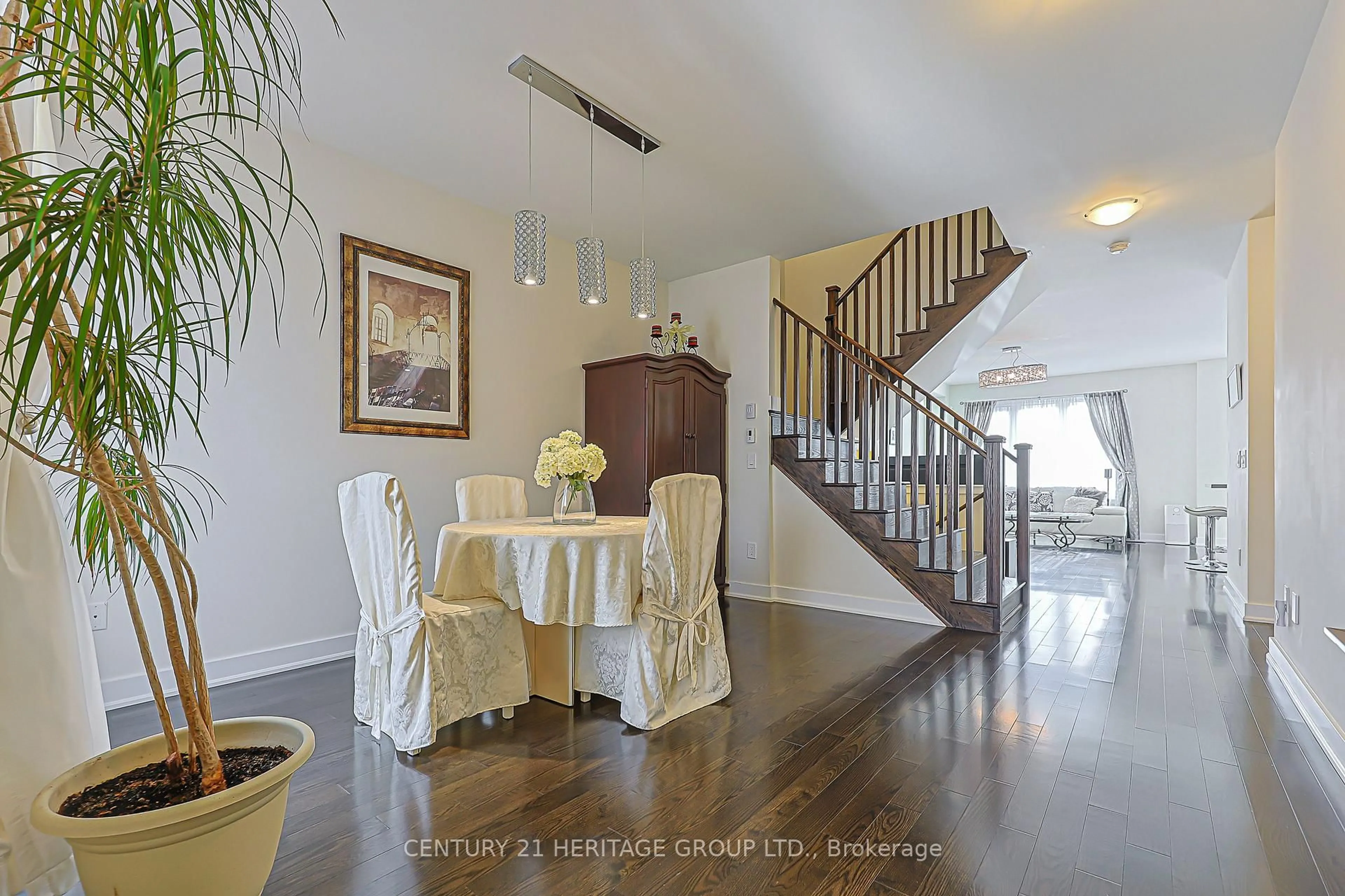 Indoor foyer for 25 Helliwell Cres, Richmond Hill Ontario L4E 1C7