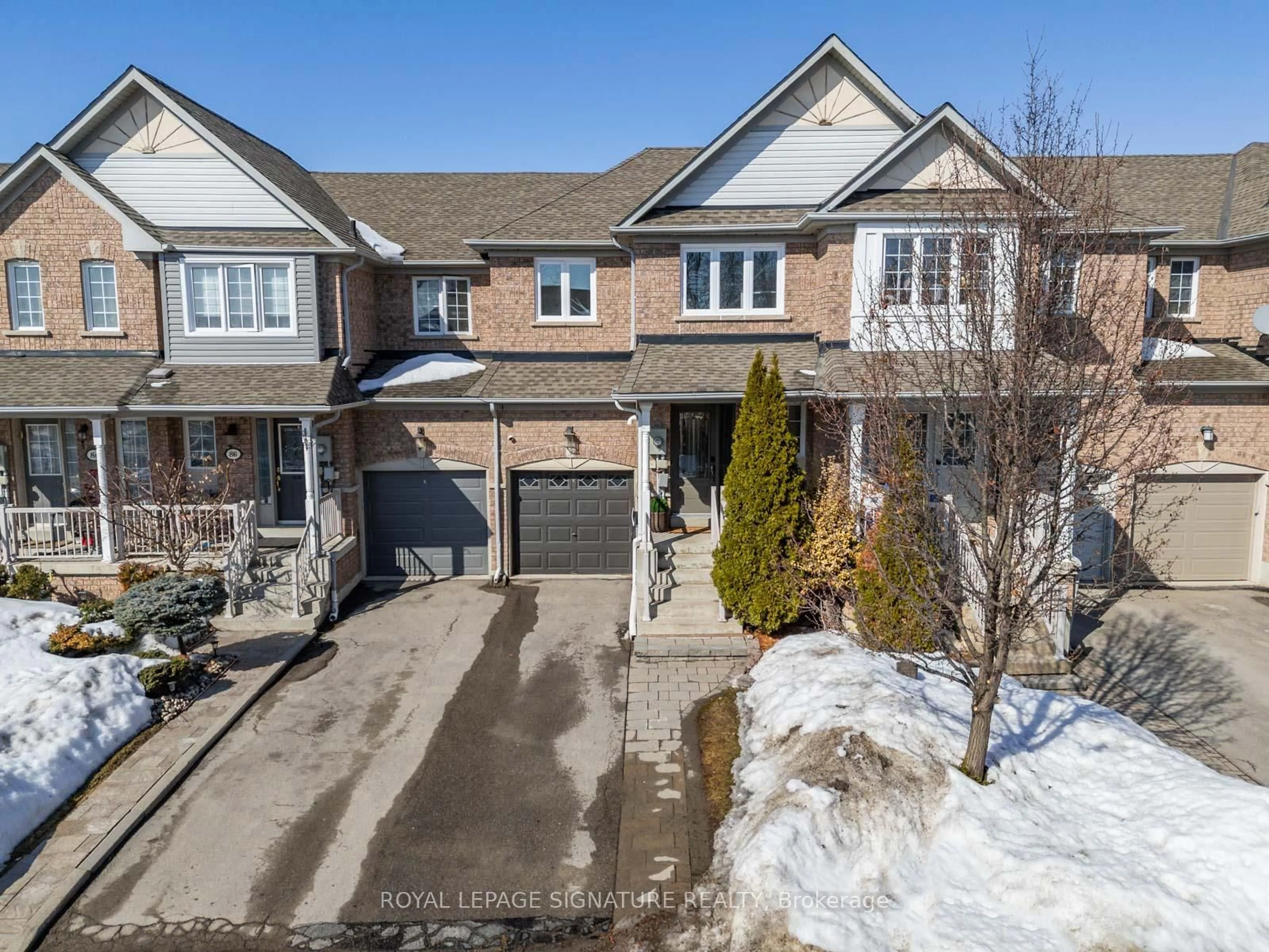 A pic from outside/outdoor area/front of a property/back of a property/a pic from drone, street for 88 Burgess Cres, Newmarket Ontario L3X 2T8