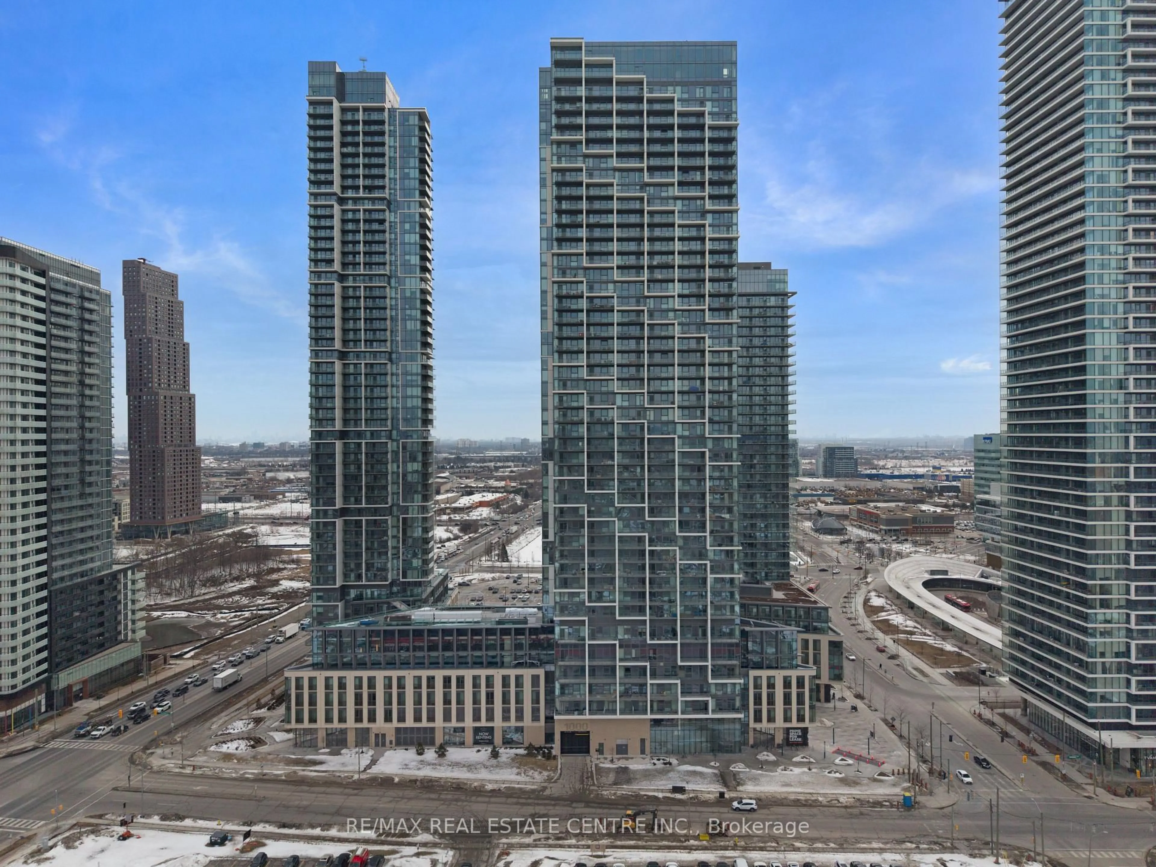 A pic from outside/outdoor area/front of a property/back of a property/a pic from drone, city buildings view from balcony for 1000 Portage Pkwy #310, Vaughan Ontario L4K 0L1
