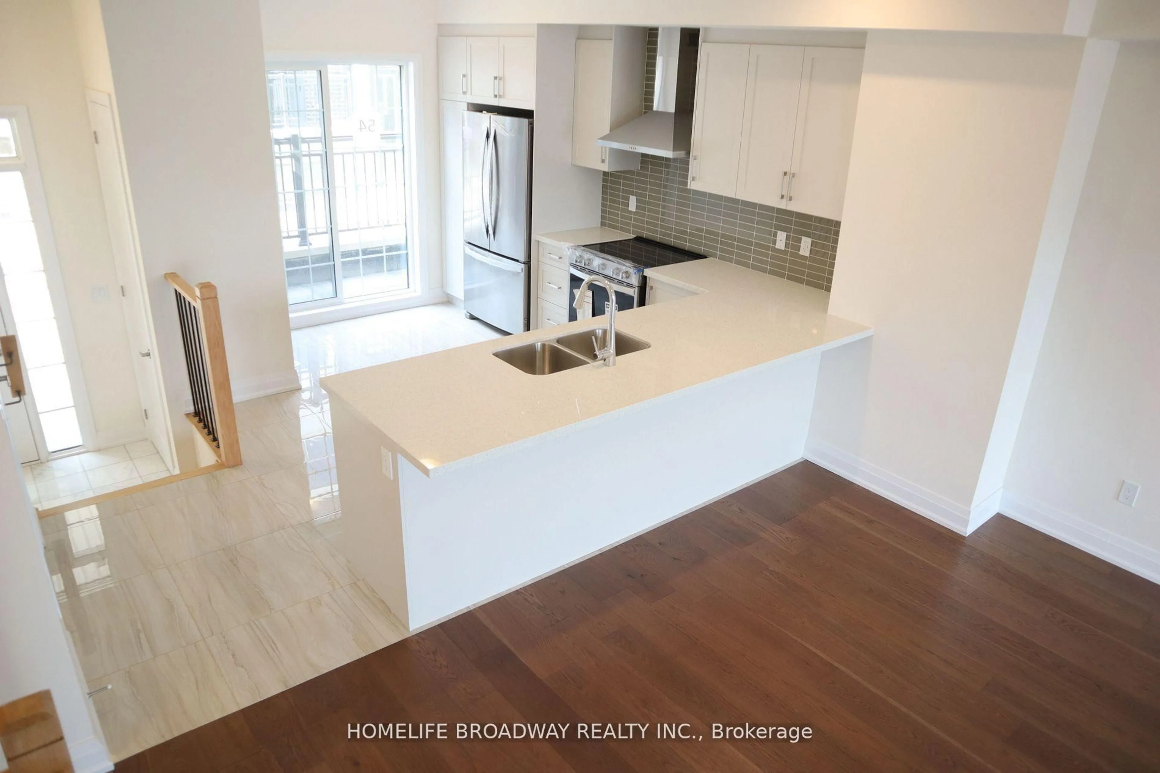 Open concept kitchen, unknown for 40 Clippers Cres, Whitchurch-Stouffville Ontario L4A 4X7