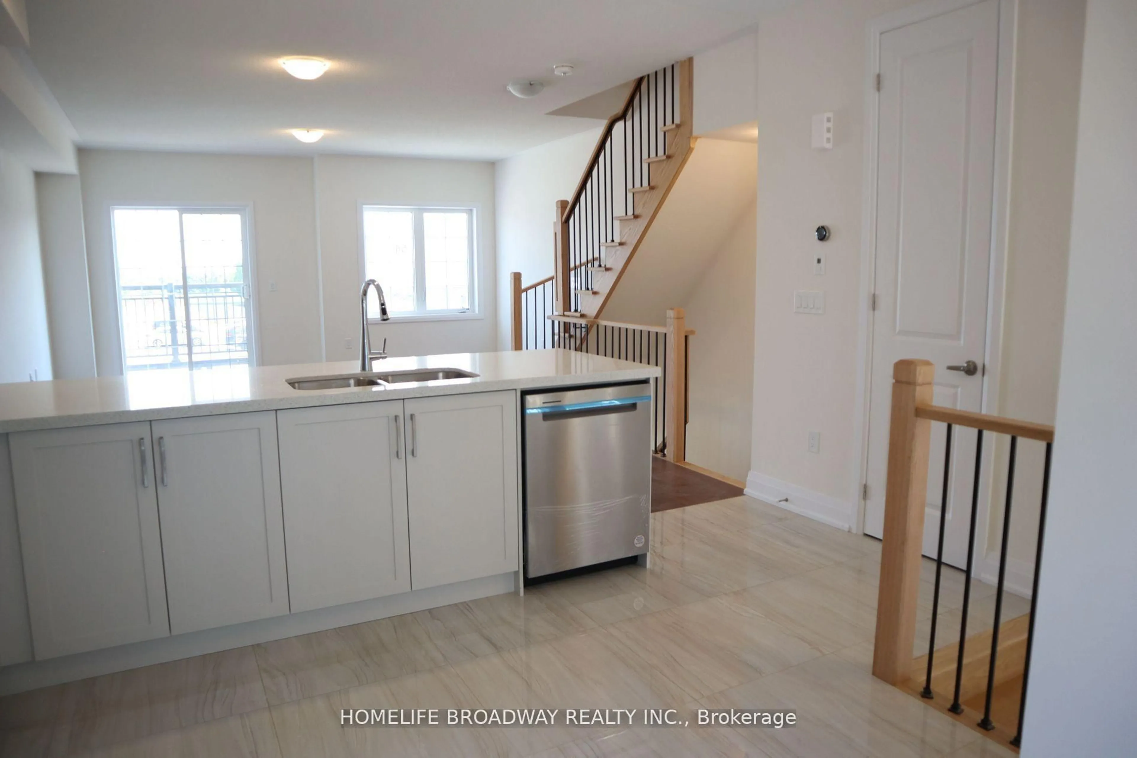 Open concept kitchen, unknown for 40 Clippers Cres, Whitchurch-Stouffville Ontario L4A 4X7