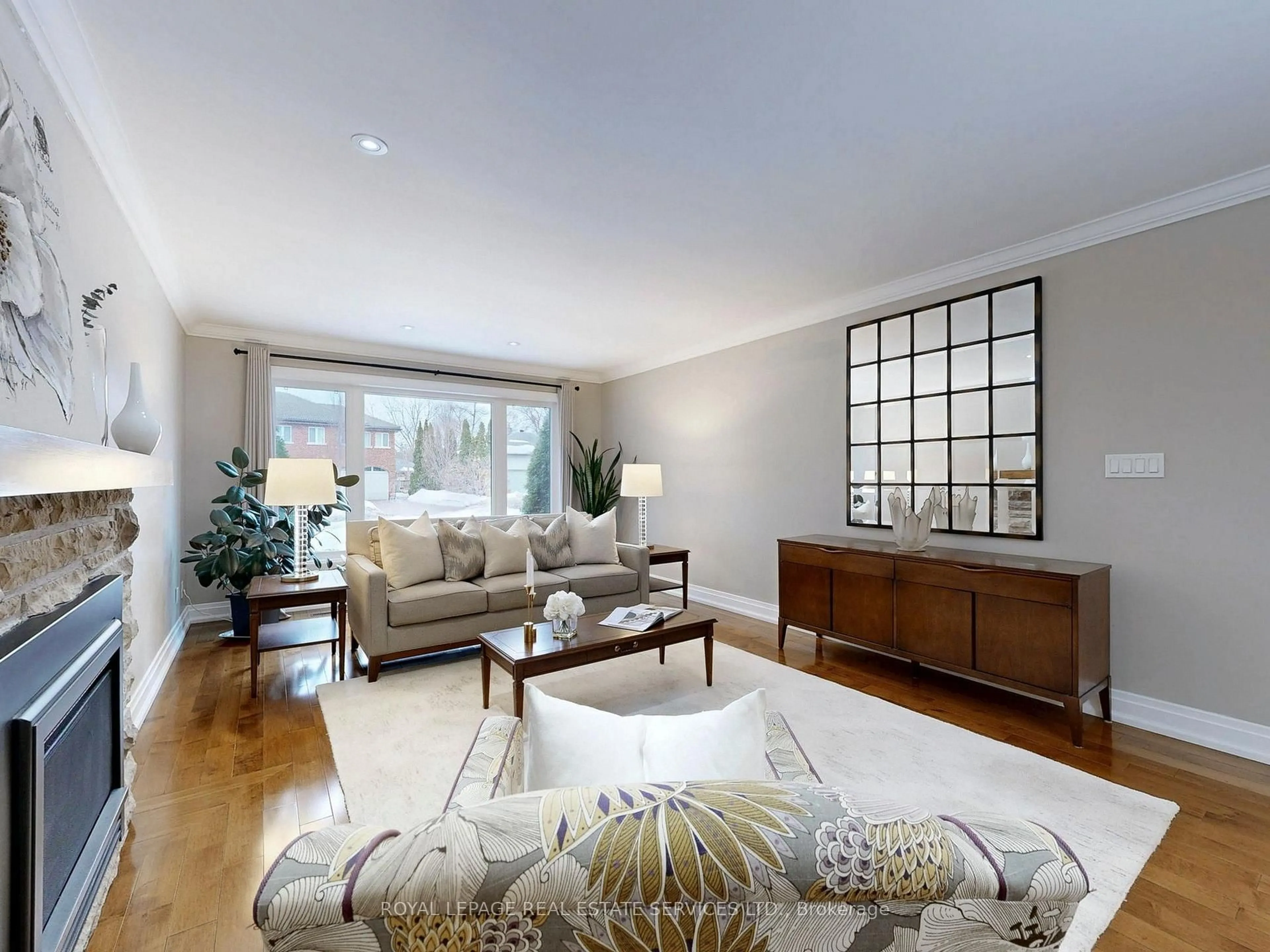 Living room with furniture, unknown for 219 Grandview Ave, Markham Ontario L3T 1J3