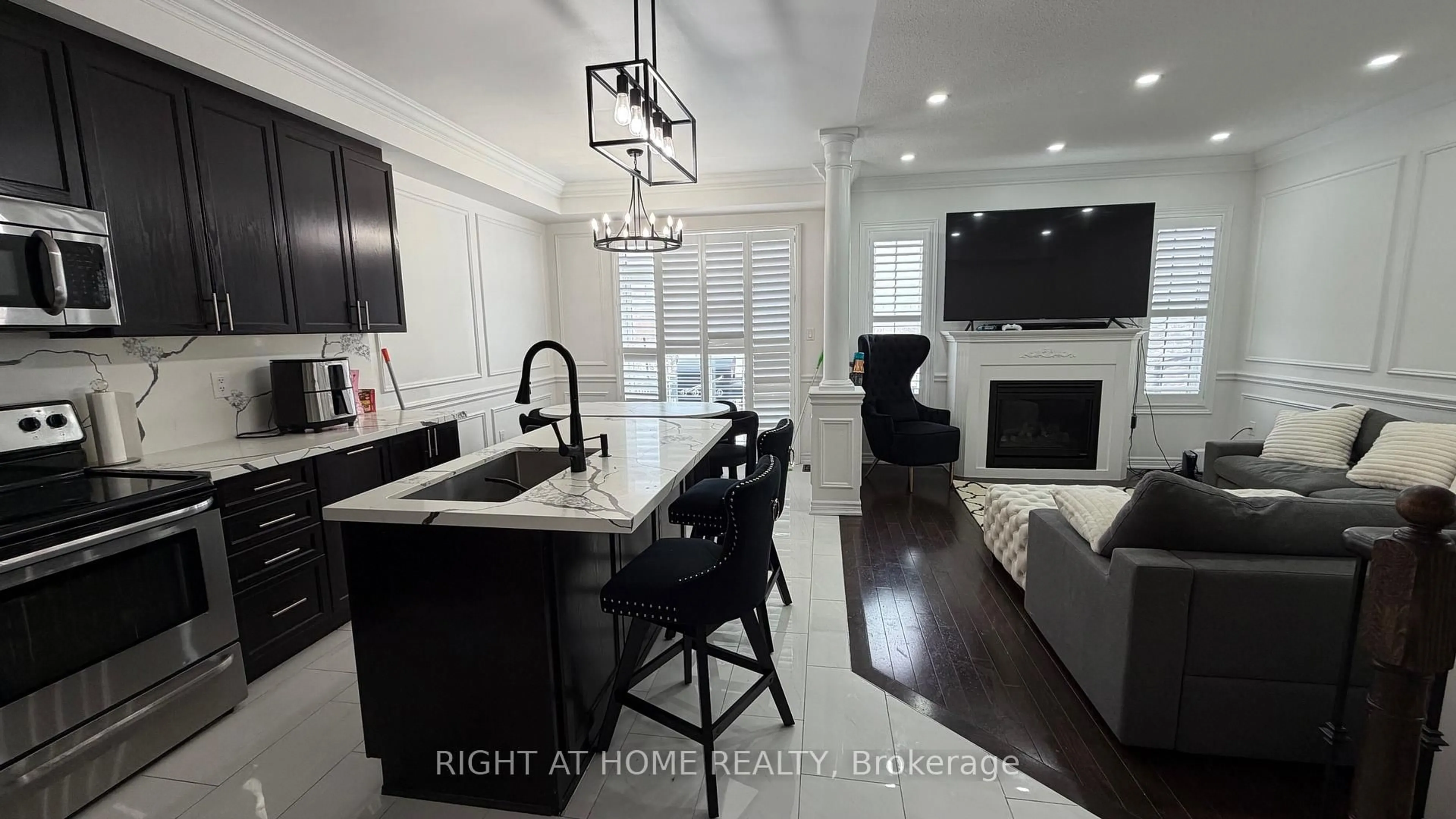 Open concept kitchen, unknown for 71 Betony Dr, Richmond Hill Ontario L4E 0V6