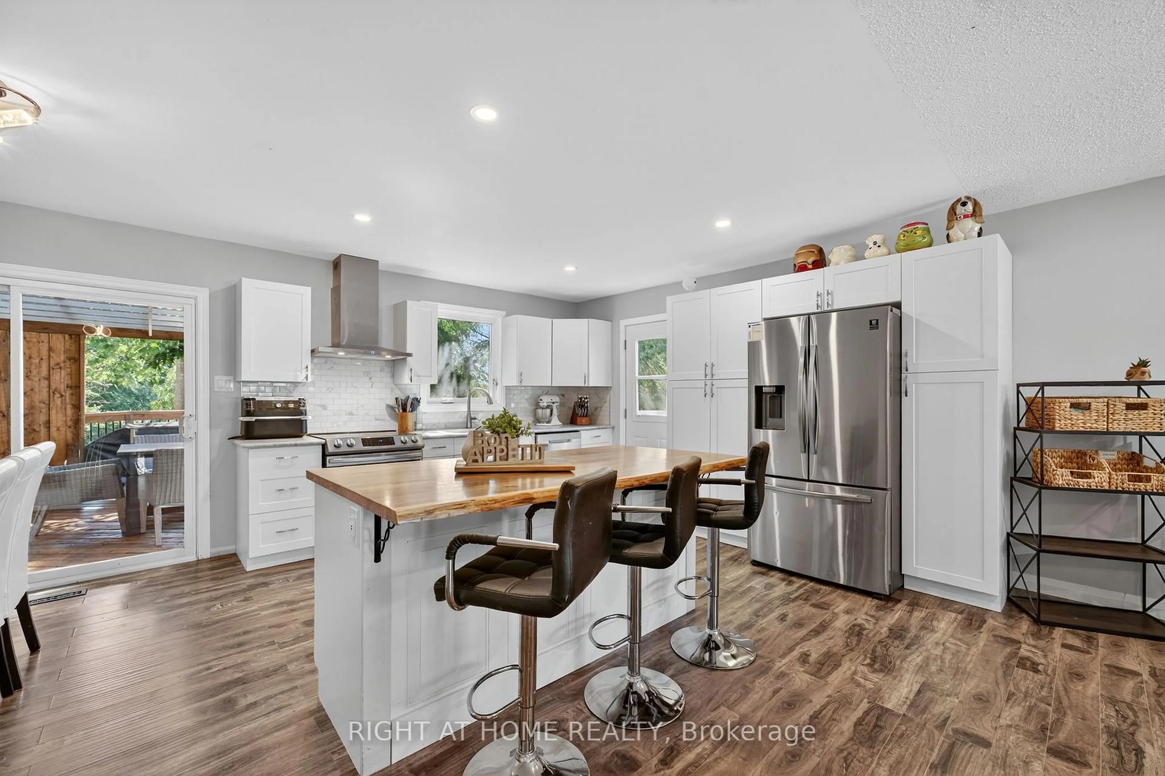 Open concept kitchen, unknown for 2220 Richardson St, Innisfil Ontario L9S 1G5