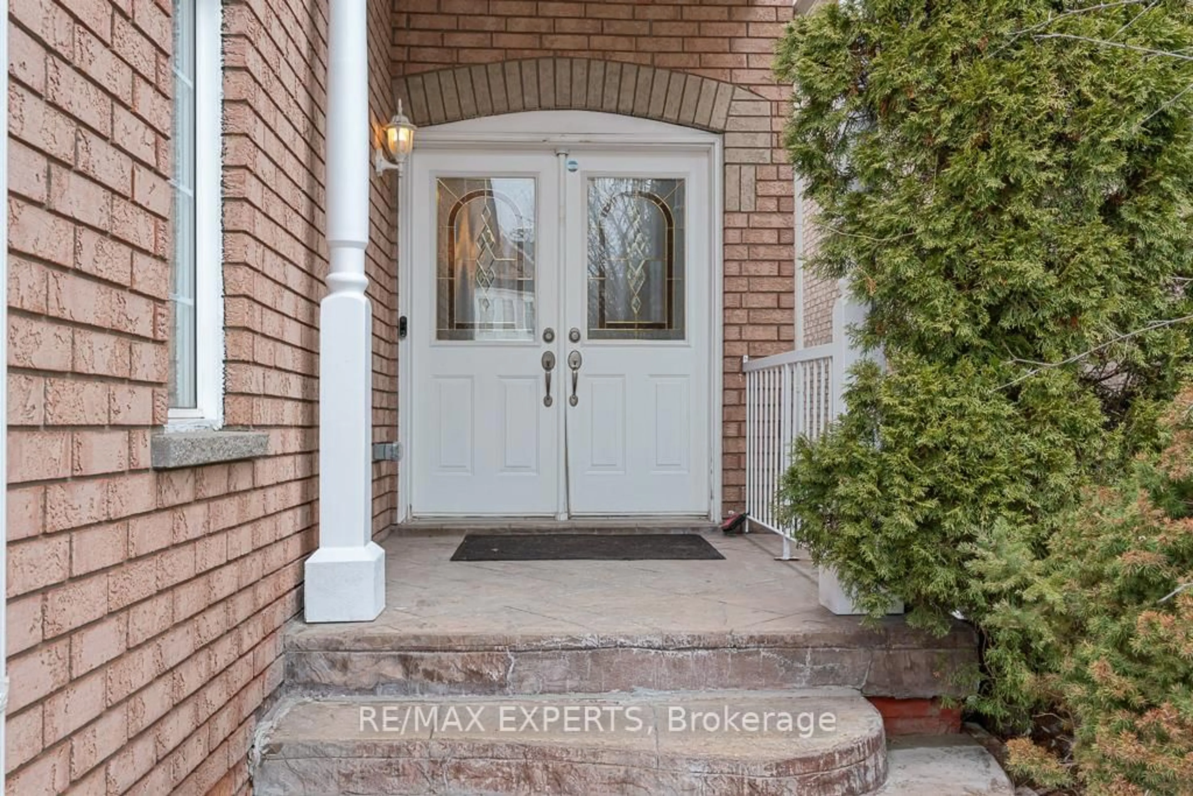 Indoor entryway for 62 Colonial Cres, Richmond Hill Ontario L4E 3X3