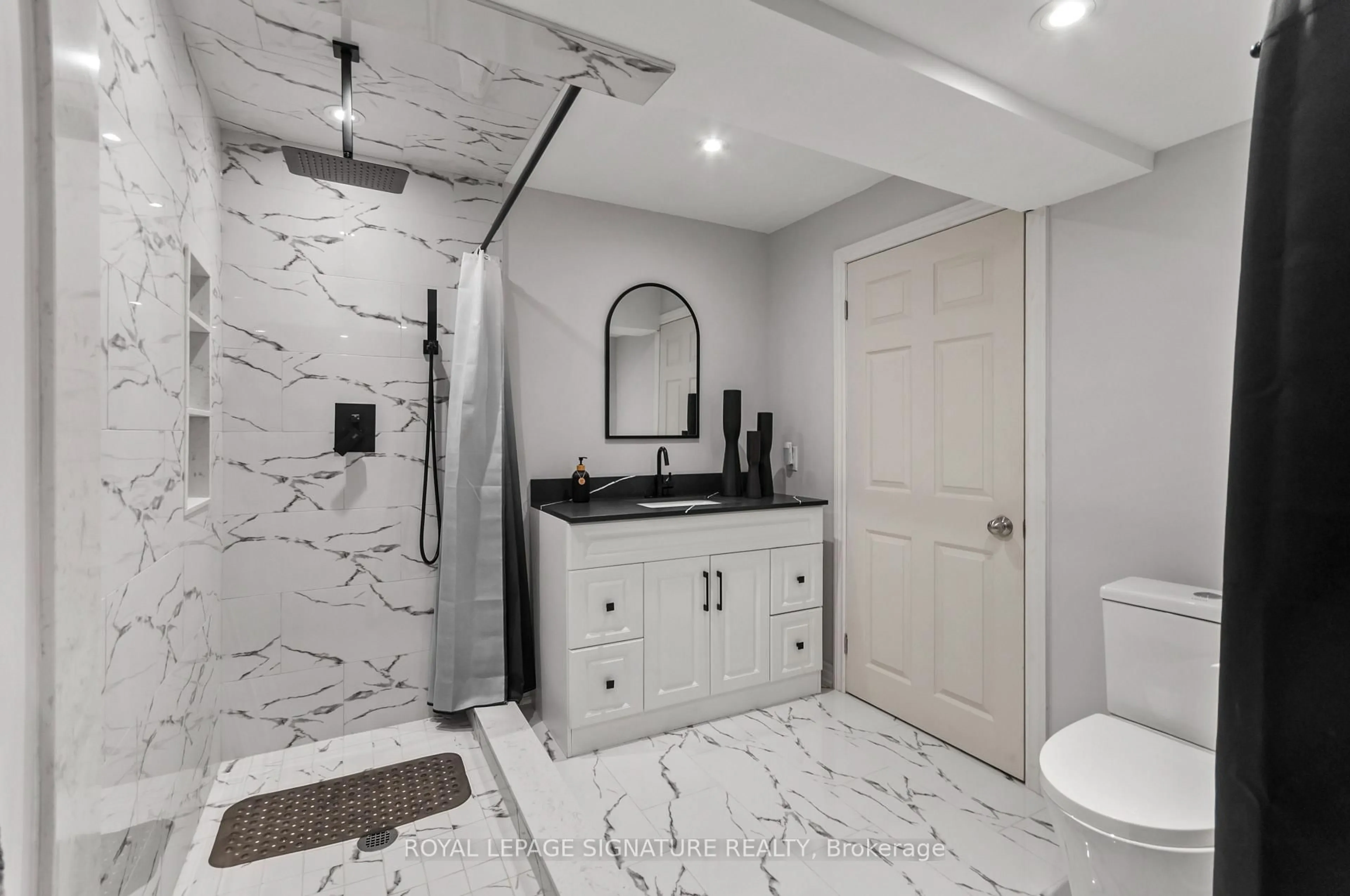 Contemporary bathroom, ceramic/tile floor for 80 Sharpe Cres, New Tecumseth Ontario L0G 1W0