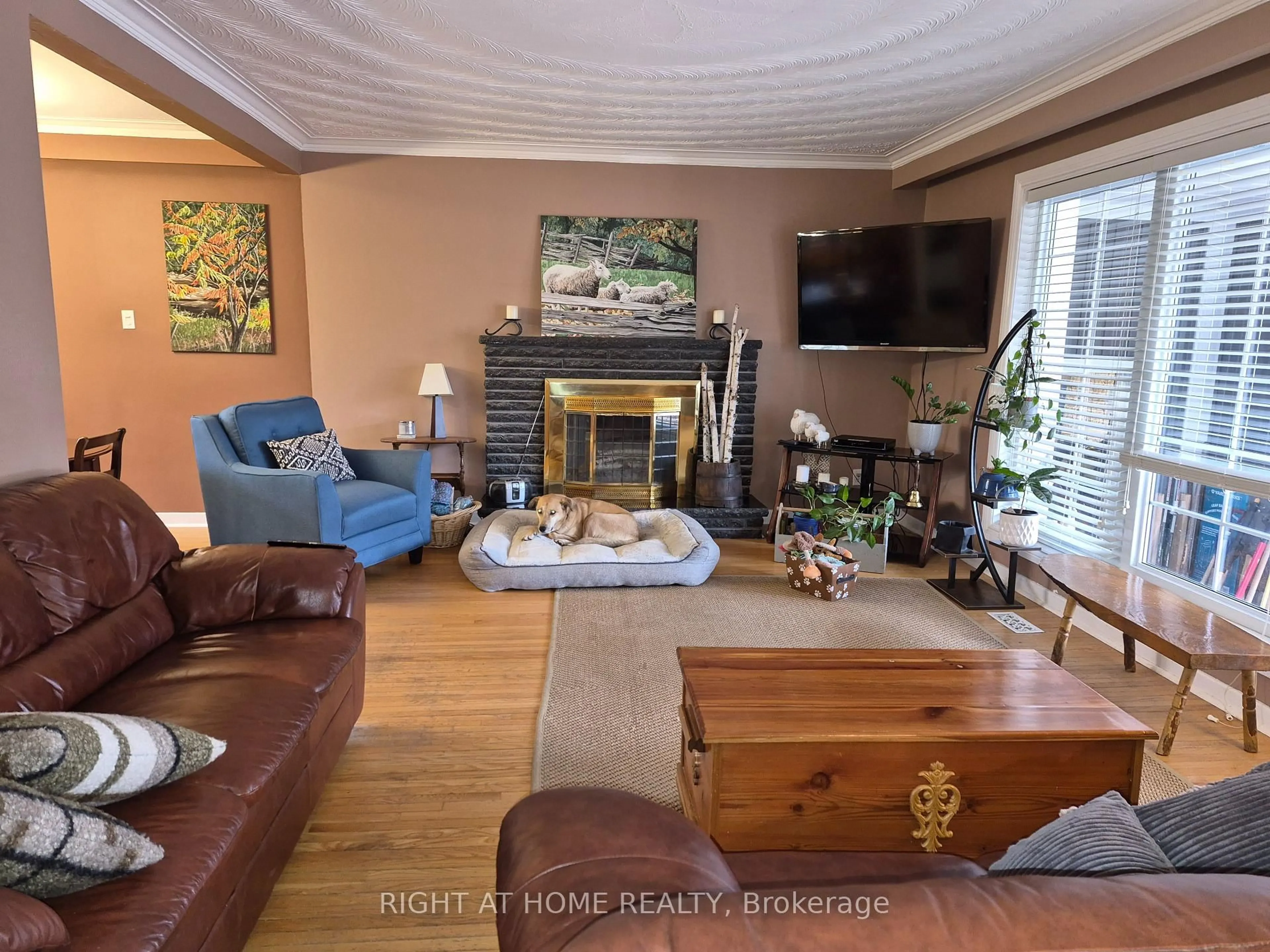 Living room with furniture, unknown for 18 Gallacher Ave, Richmond Hill Ontario L4E 2Y2