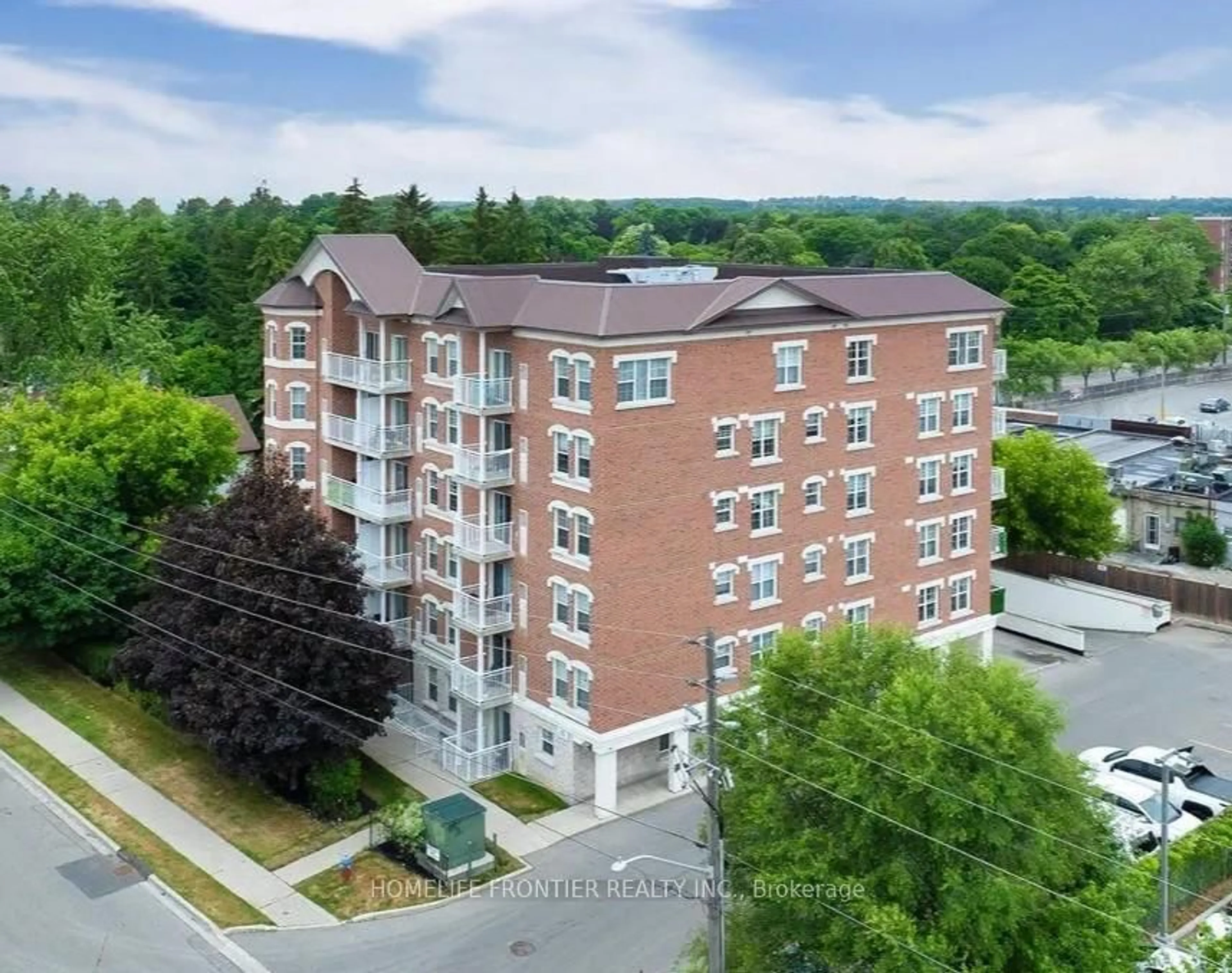 A pic from outside/outdoor area/front of a property/back of a property/a pic from drone, building for 35 Hunt Ave #201, Richmond Hill Ontario L4C 4H1