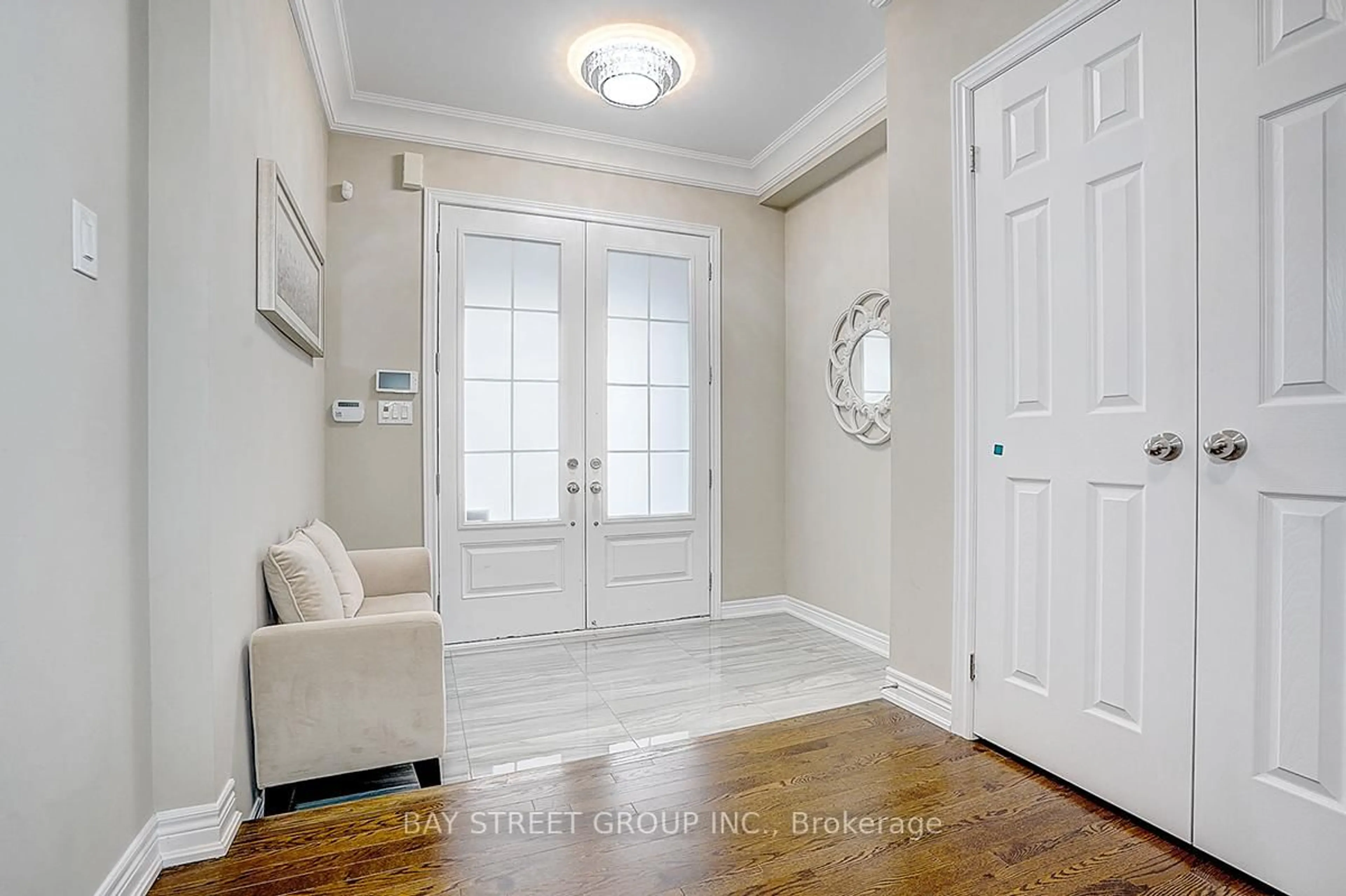 Indoor entryway for 699 Baker Hill Blvd, Whitchurch-Stouffville Ontario L4A 1Y8