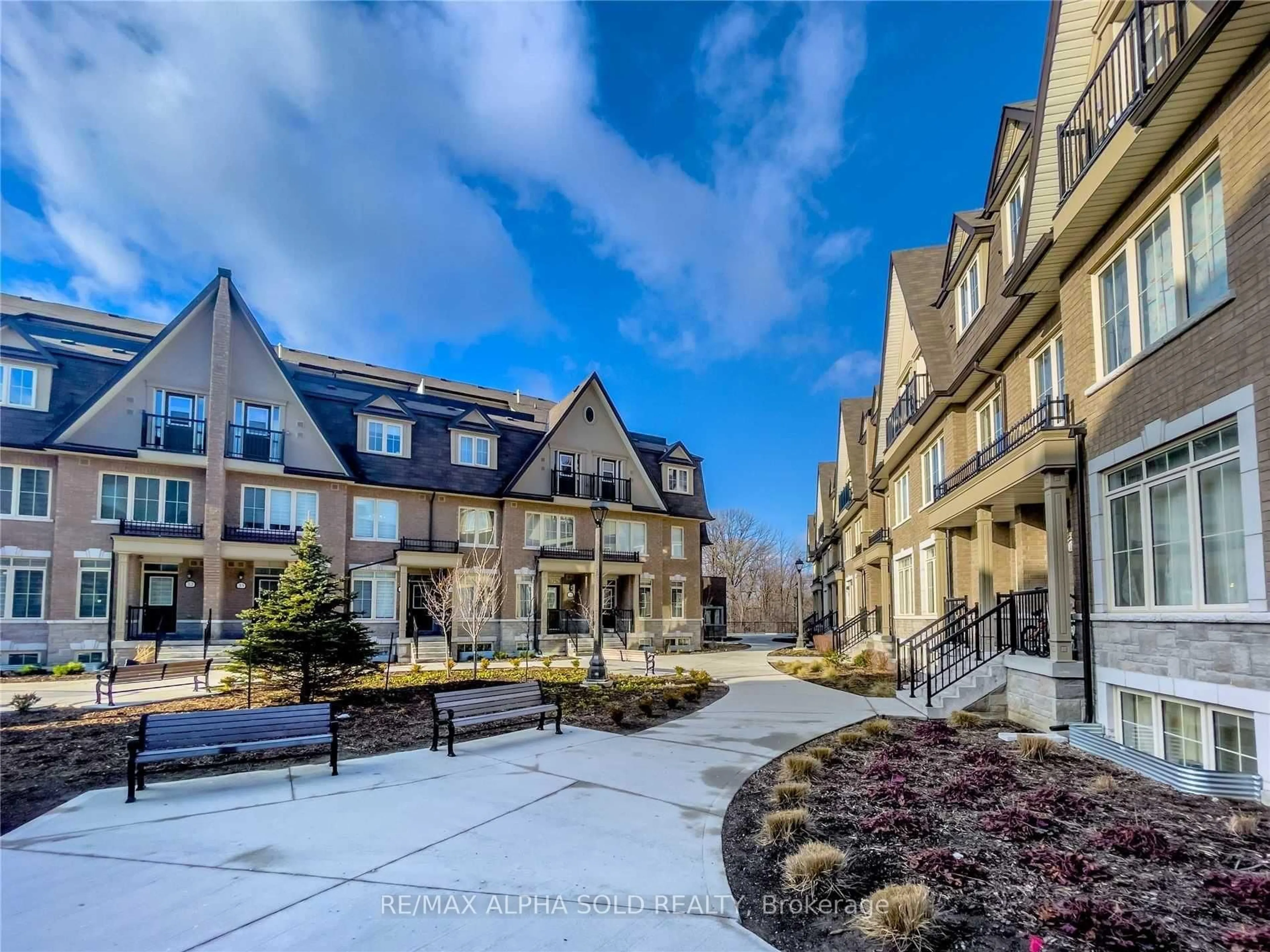Patio, street for 181 Parktree Dr #16, Vaughan Ontario L6A 2W5