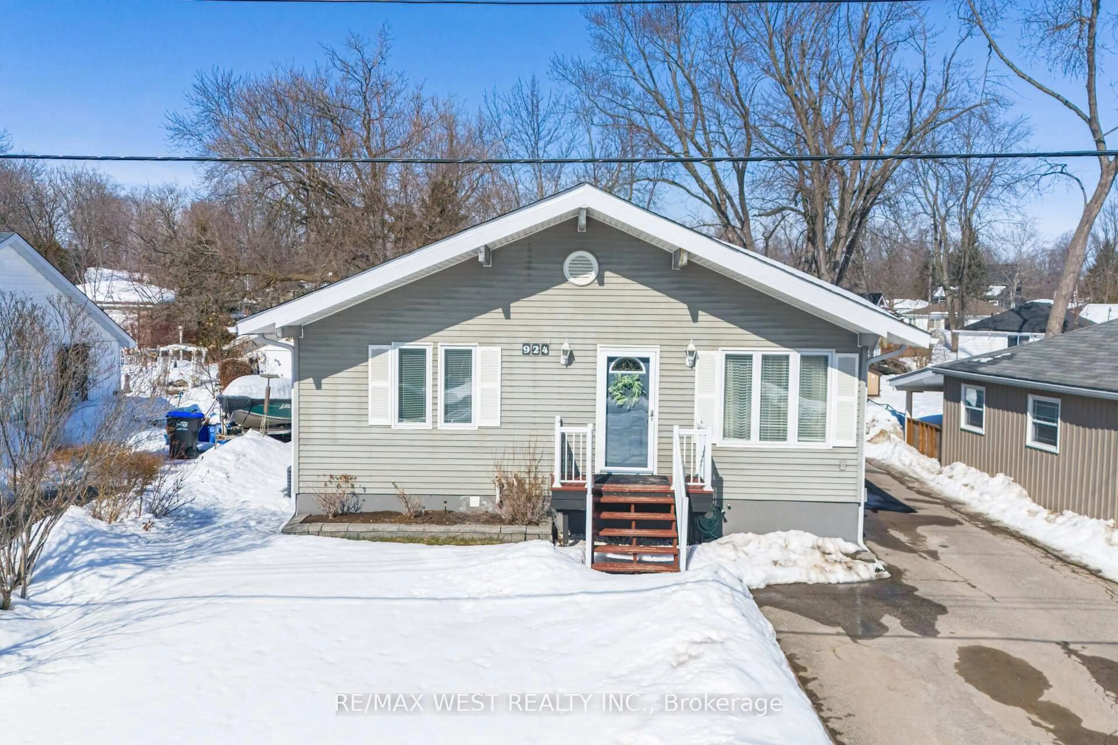 Unknown for 924 Vicrol Dr, Innisfil Ontario L9S 1V4