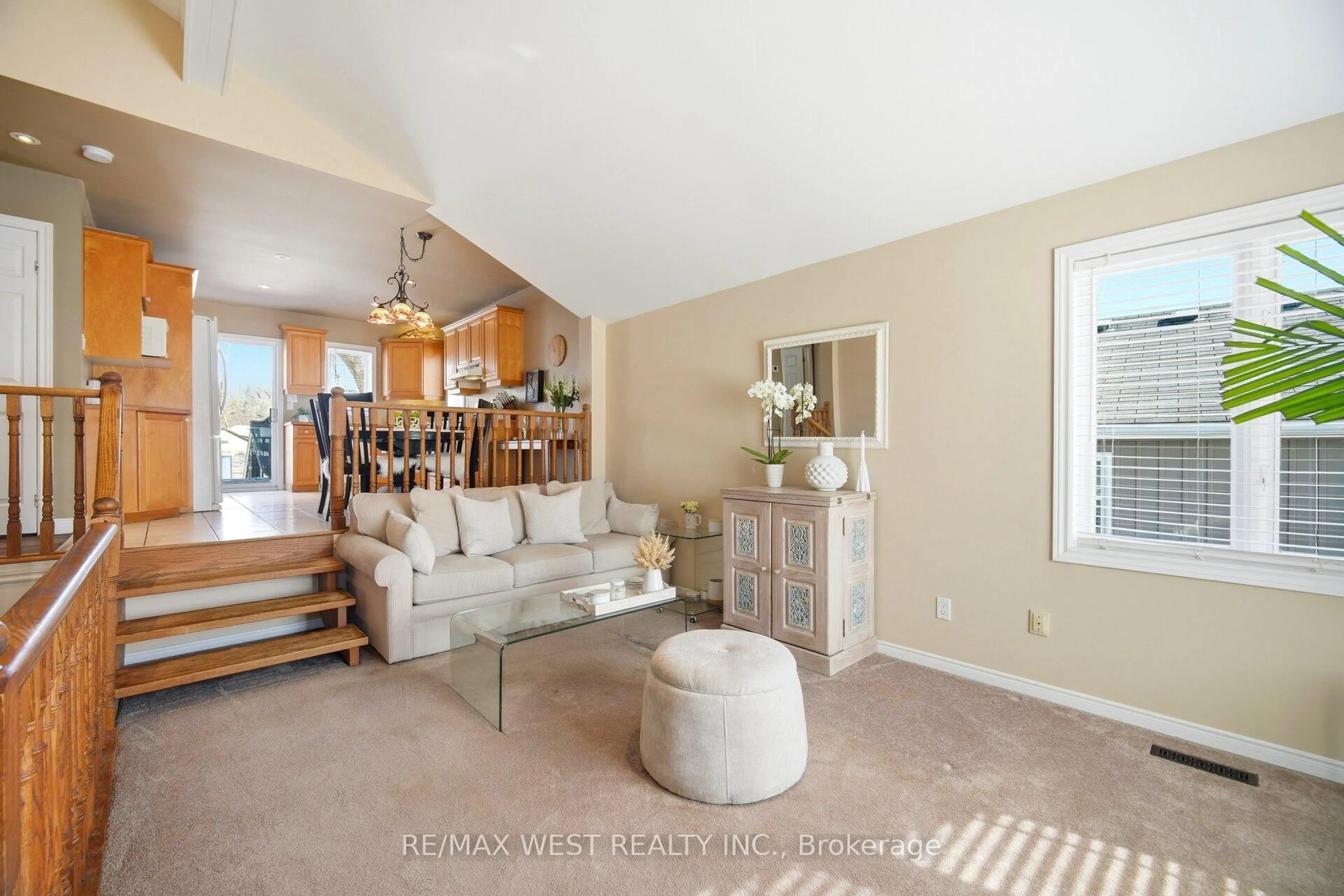 Living room with furniture, unknown for 924 Vicrol Dr, Innisfil Ontario L9S 1V4