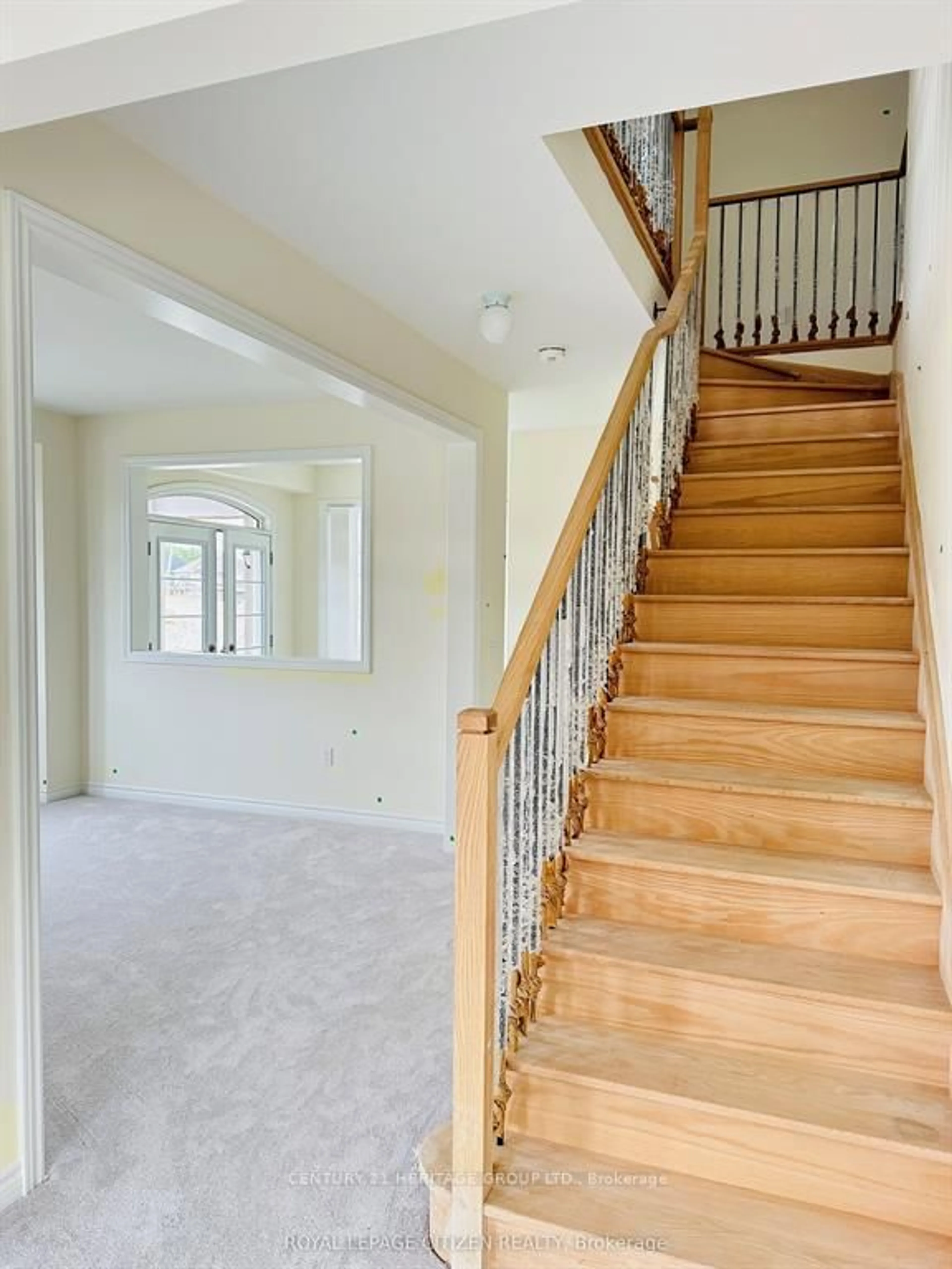 Stairs for 1 Wayne Allison Dr, Georgina Ontario L0E 1R0