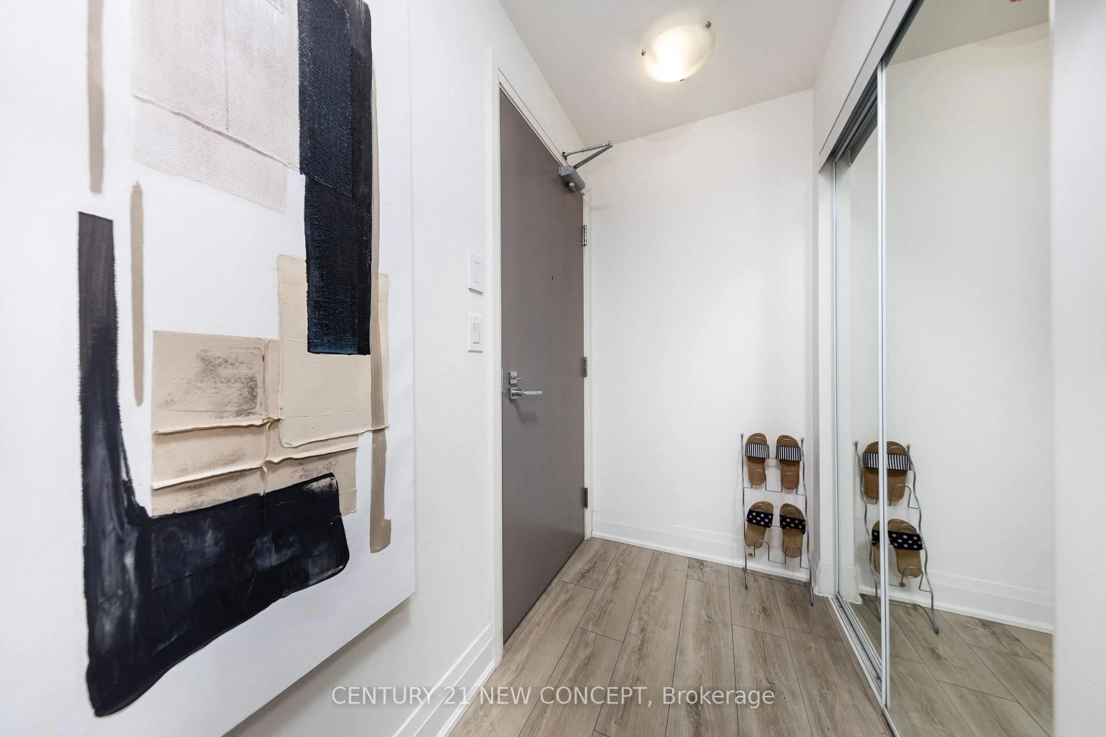 Indoor entryway for 7167 Yonge St #1402, Markham Ontario L3T 0E1