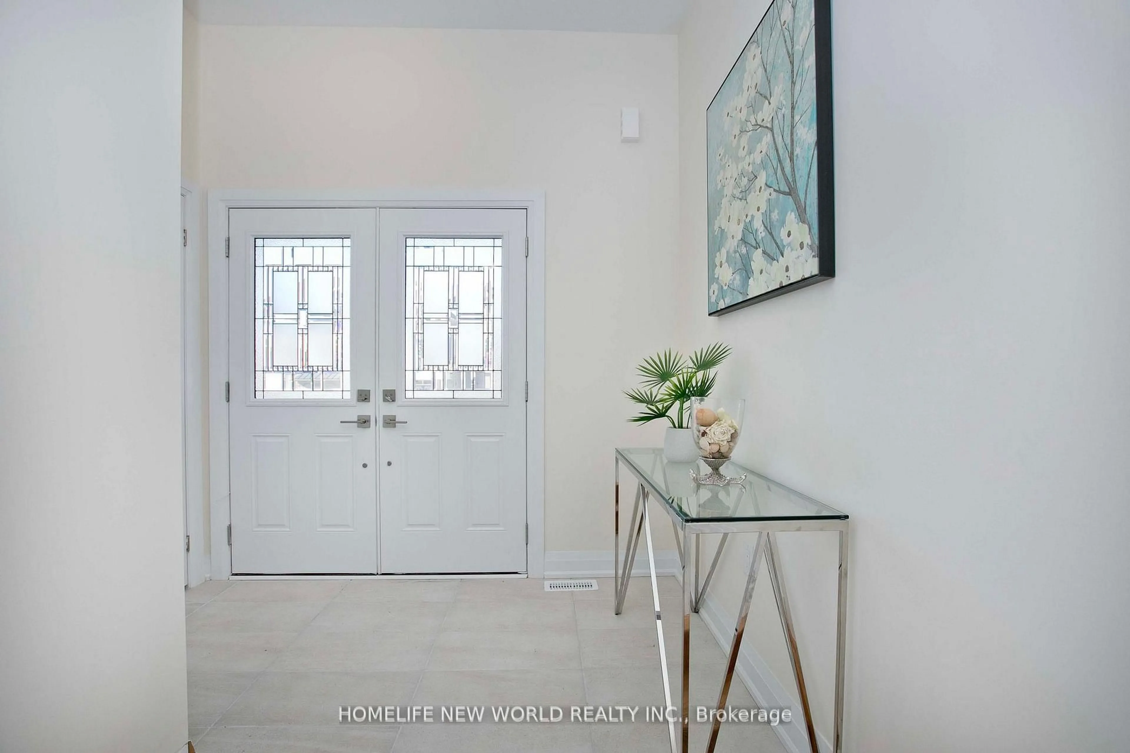 Indoor entryway for 240 Seguin St, Richmond Hill Ontario L4E 2Y5