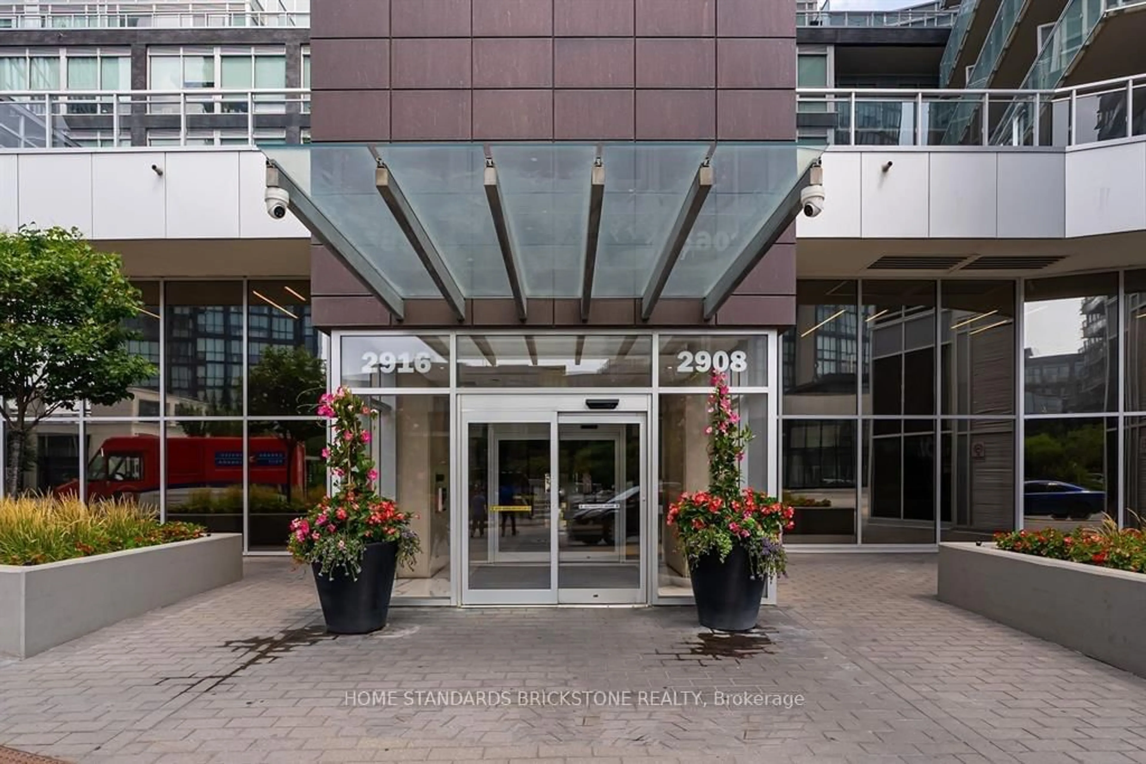 Indoor foyer for 2908 Highway 7 Rd #3604, Vaughan Ontario L6K 0K5