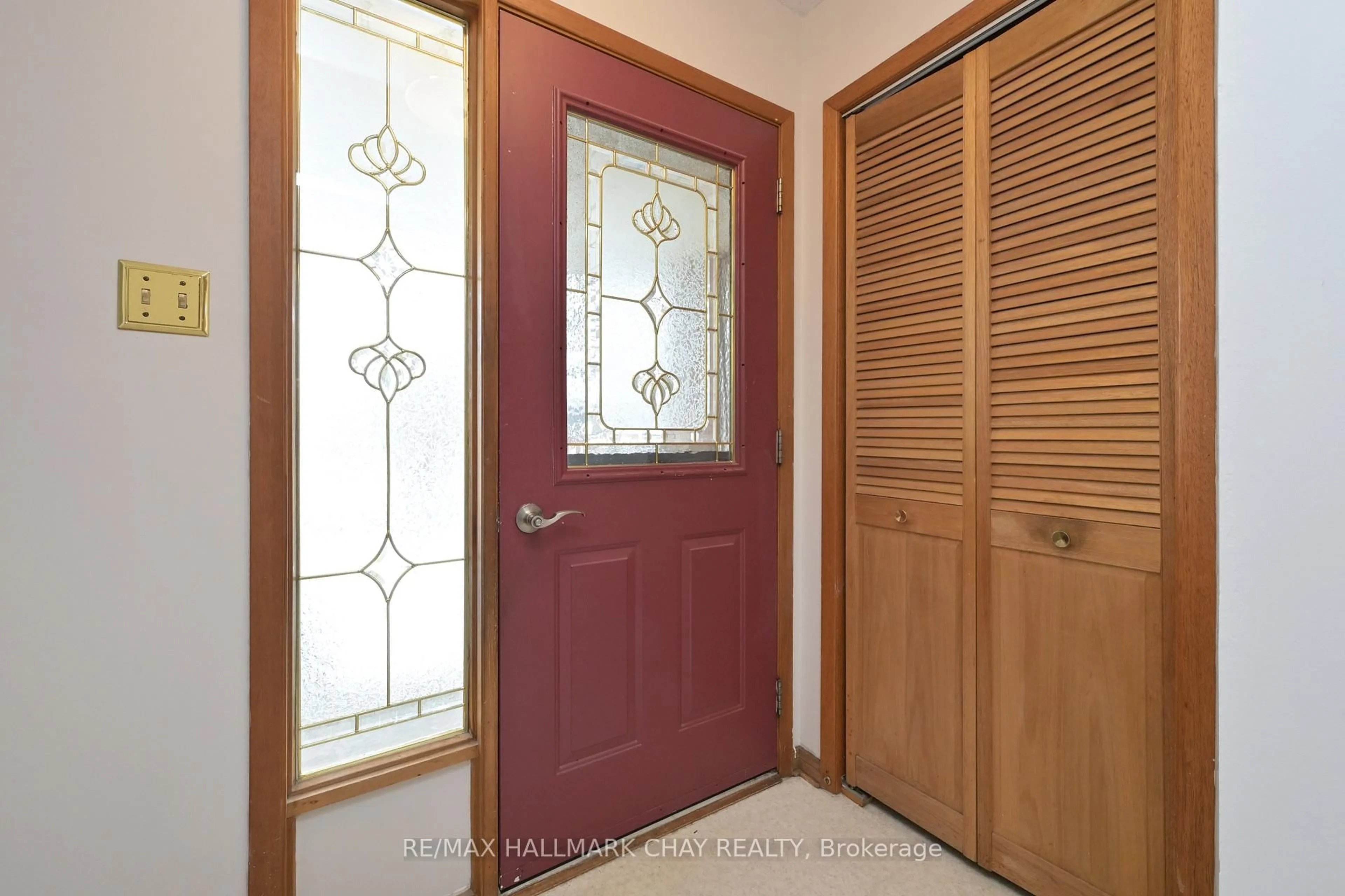 Indoor entryway for 133 Cunningham Dr, New Tecumseth Ontario L0M 1A0