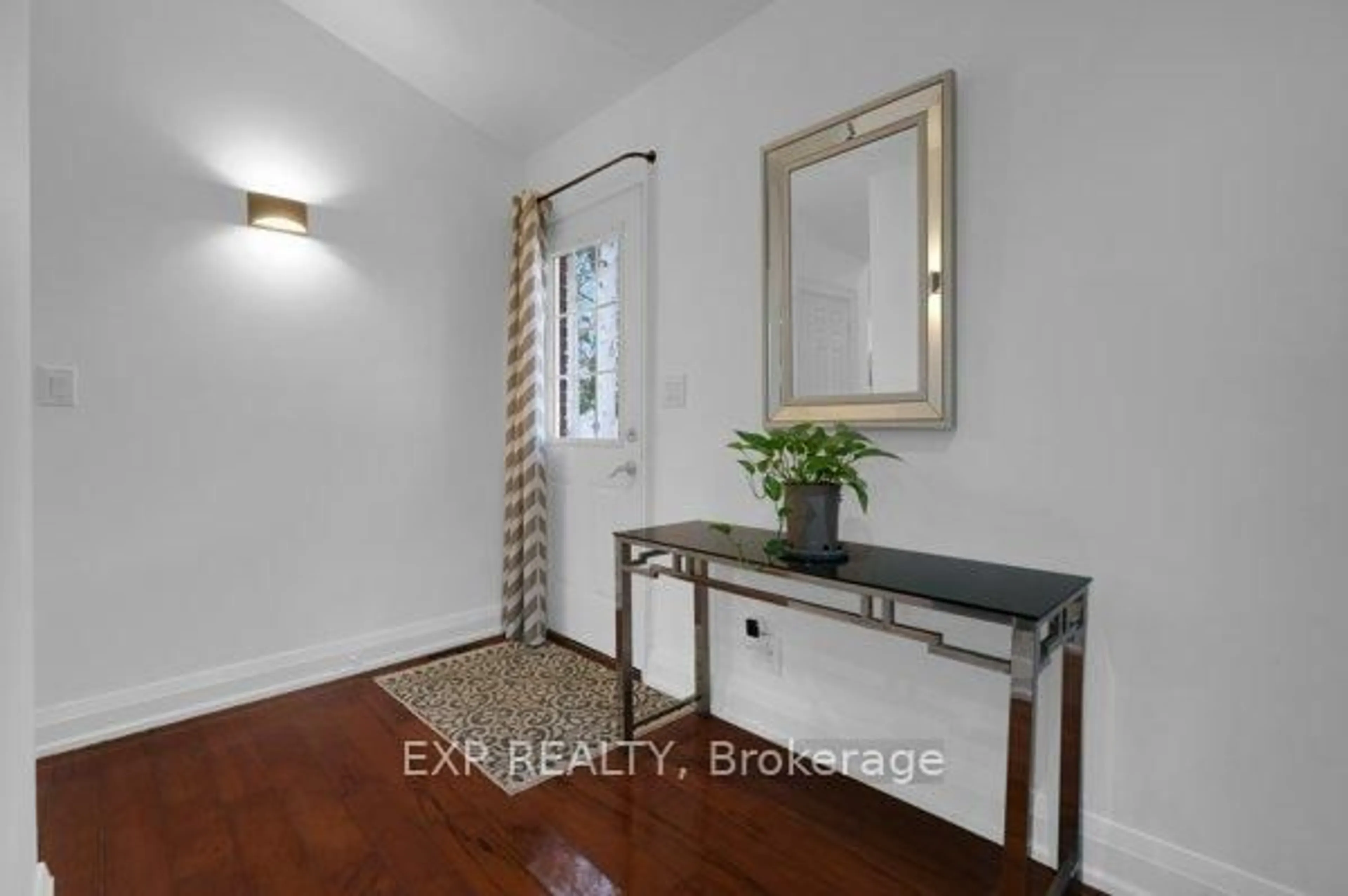 Indoor entryway for 4165 Lloydtown-Aurora Rd, King Ontario L7B 0E6