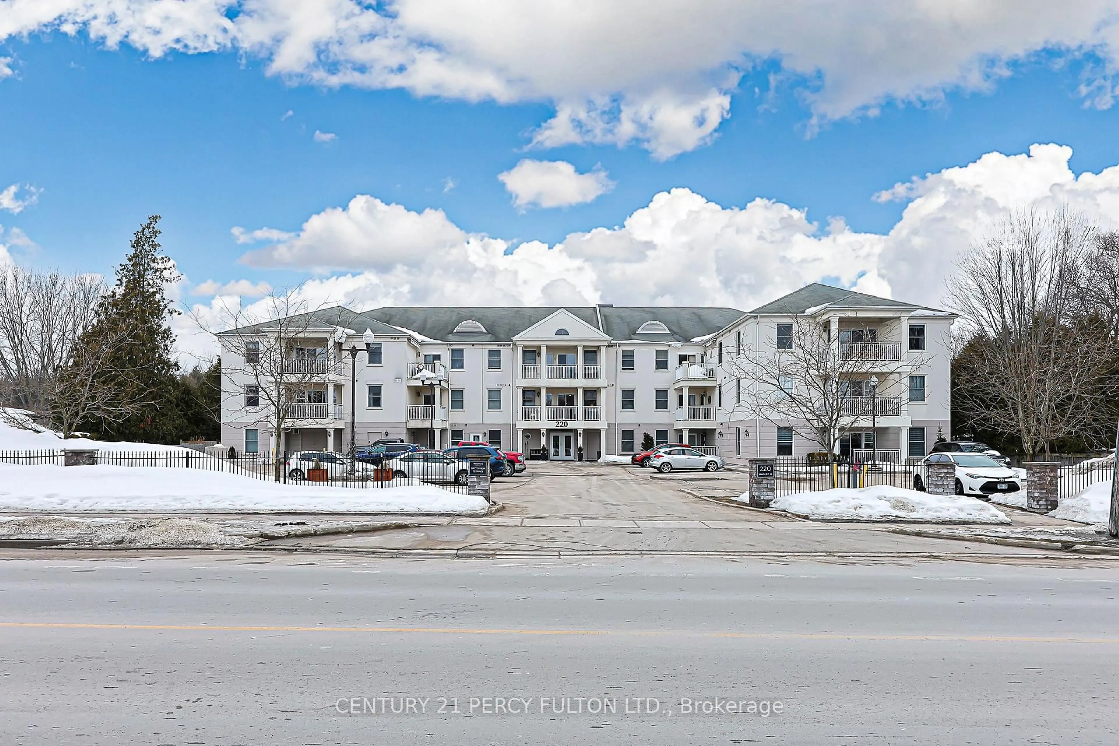 A pic from outside/outdoor area/front of a property/back of a property/a pic from drone, unknown for 220 Main St #211, Uxbridge Ontario L9P 0B6