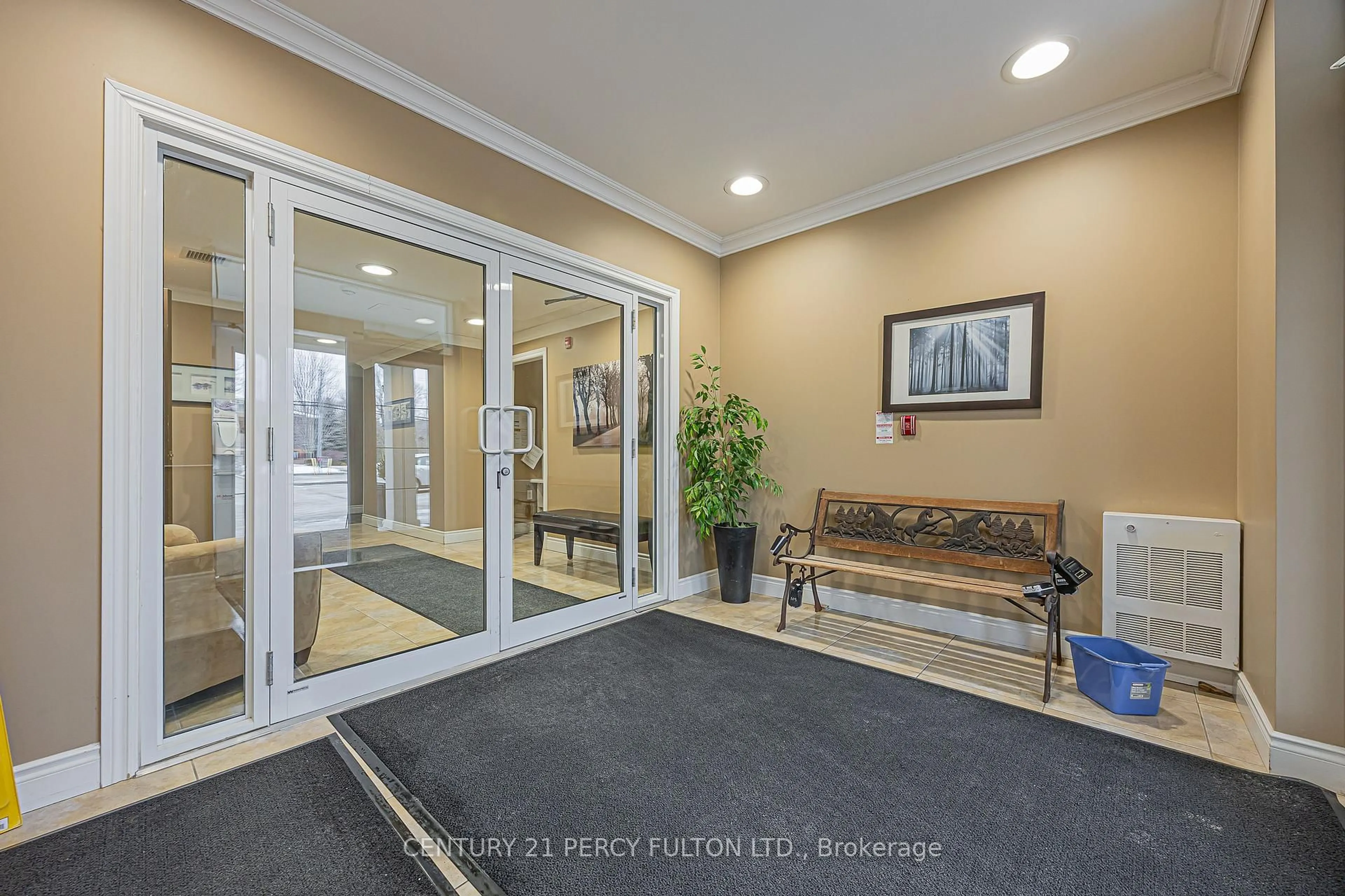 Indoor foyer for 220 Main St #211, Uxbridge Ontario L9P 0B6