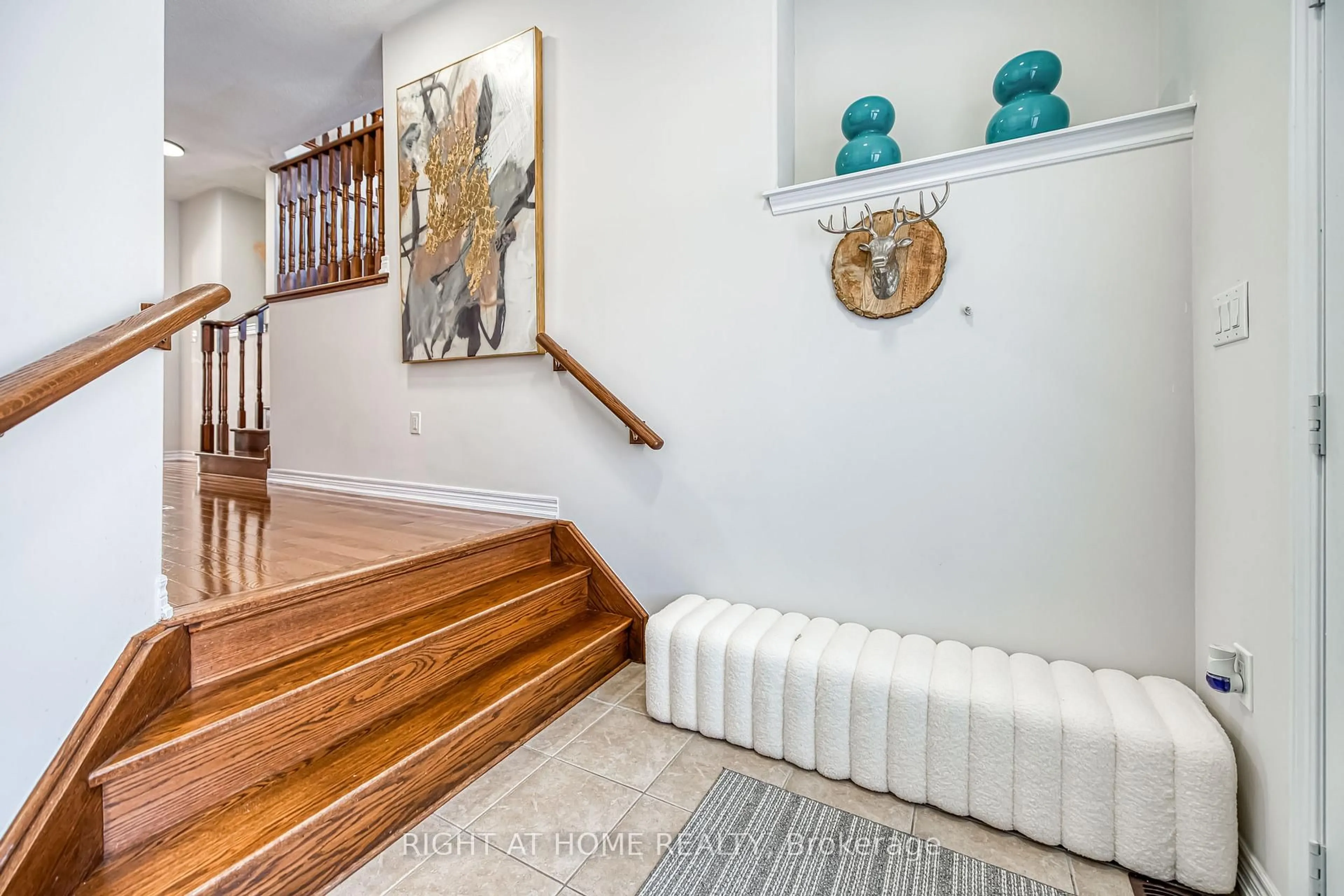 Indoor entryway for 38 Kellington Tr, Whitchurch-Stouffville Ontario L4A 1X6